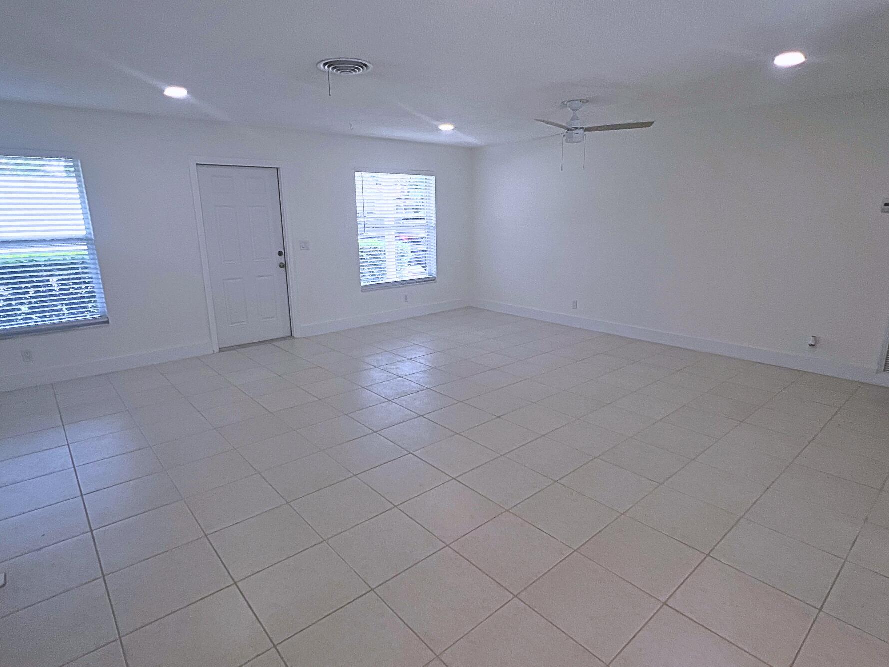 YACHT HARBOR MANOR - Residential Lease