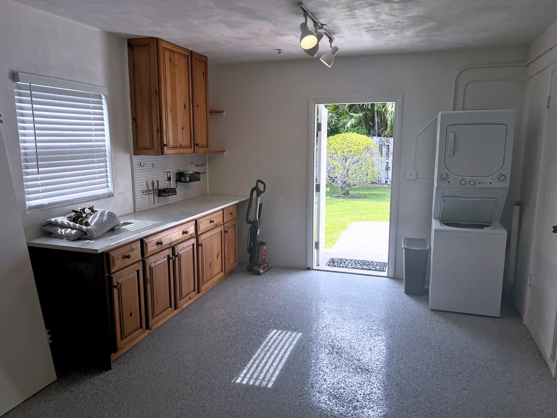 YACHT HARBOR MANOR - Residential Lease