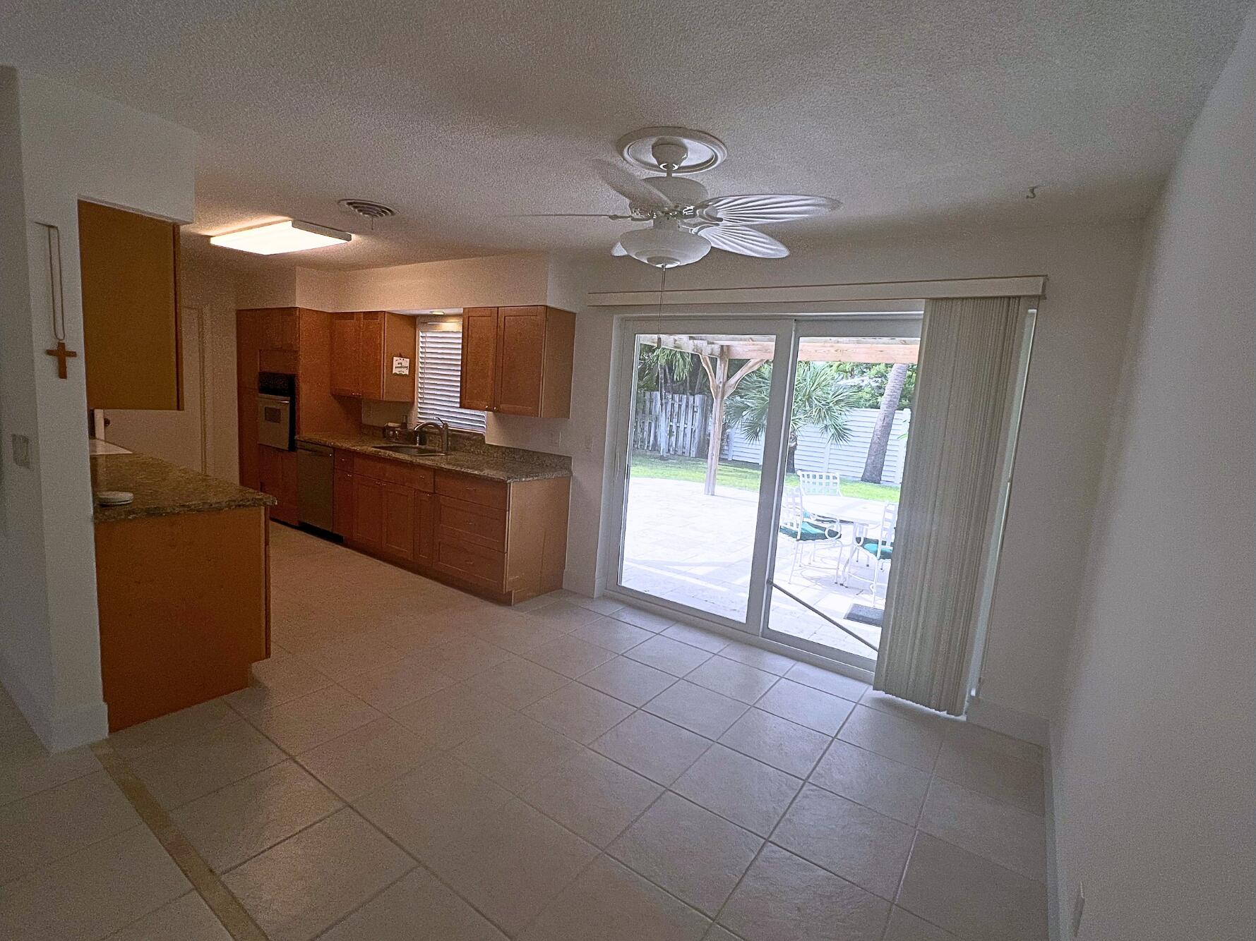 YACHT HARBOR MANOR - Residential Lease