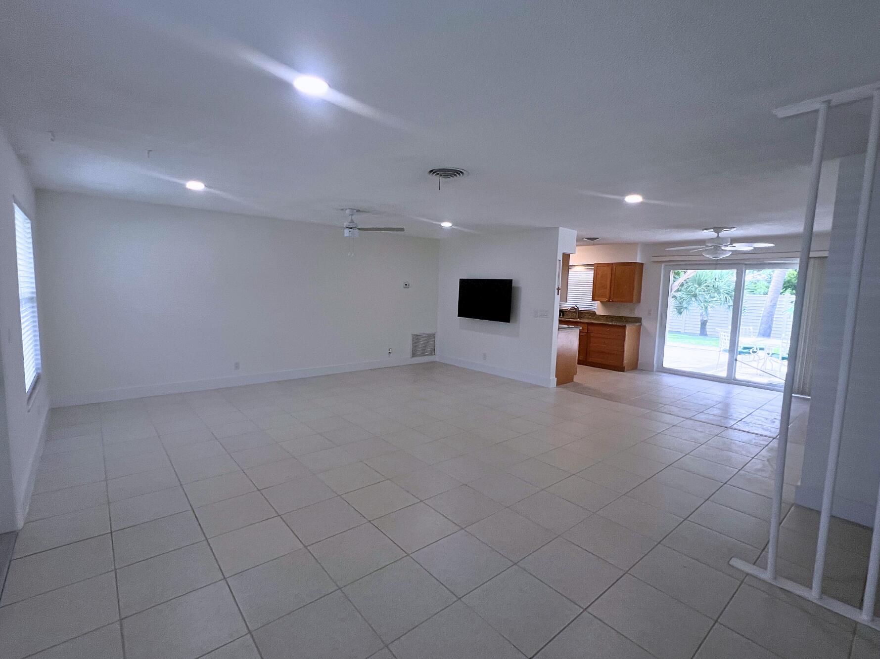 YACHT HARBOR MANOR - Residential Lease