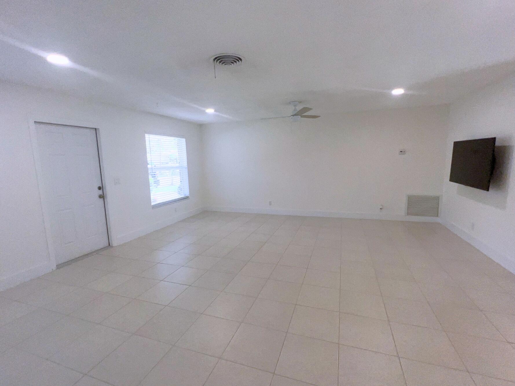 YACHT HARBOR MANOR - Residential Lease