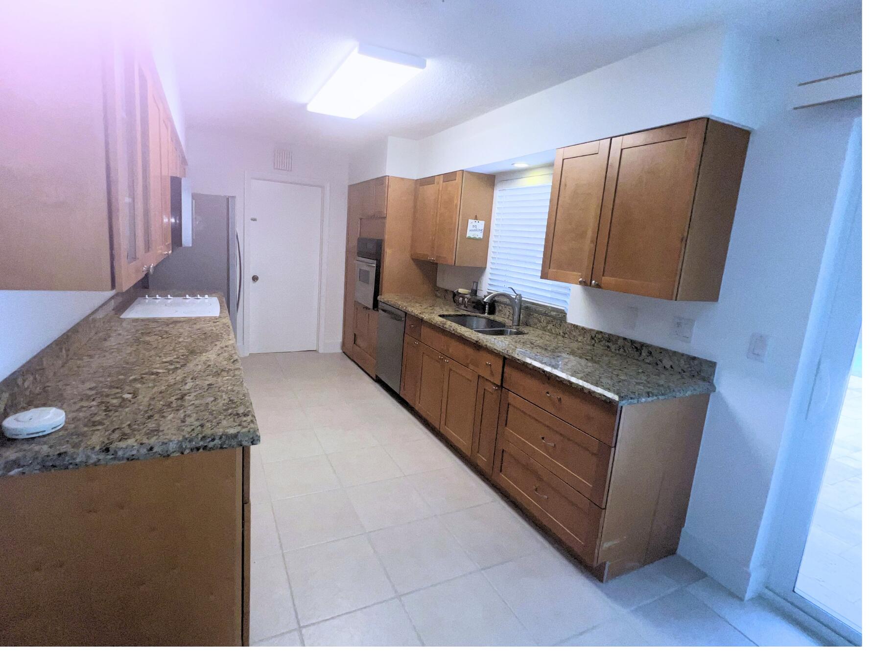 YACHT HARBOR MANOR - Residential Lease
