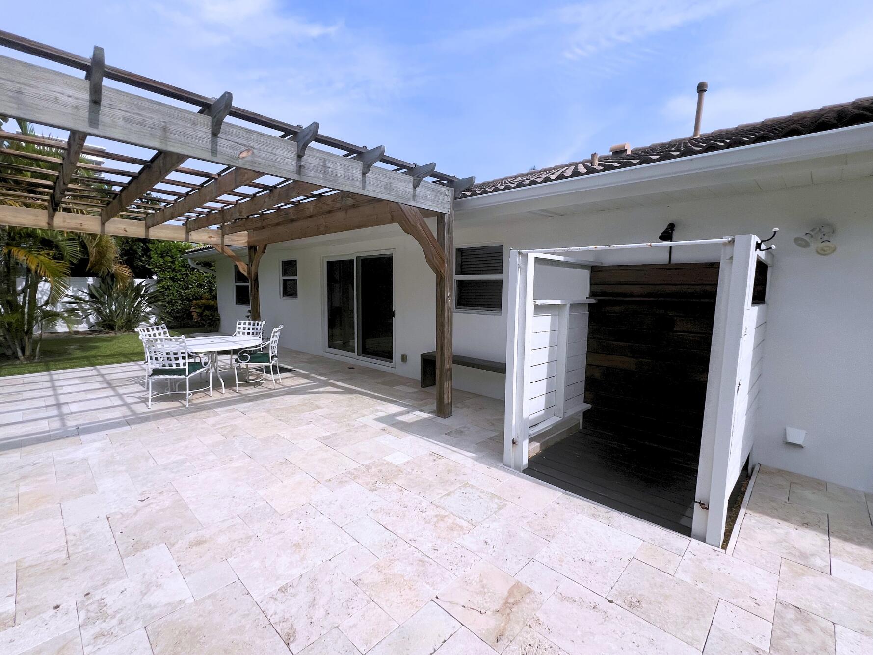 YACHT HARBOR MANOR - Residential Lease