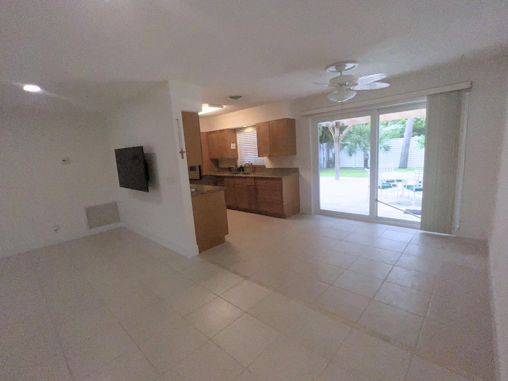 YACHT HARBOR MANOR - Residential Lease