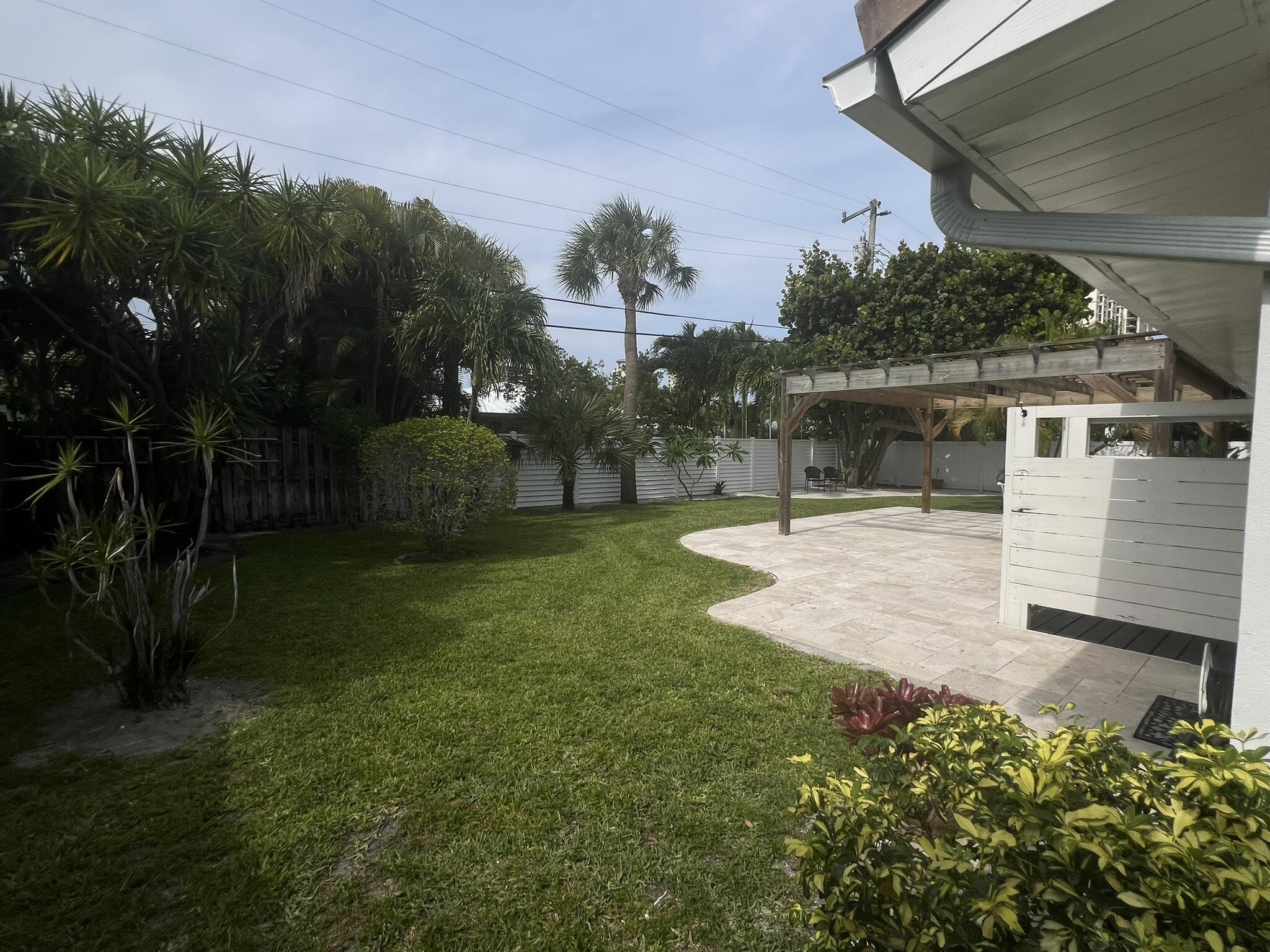 YACHT HARBOR MANOR - Residential Lease