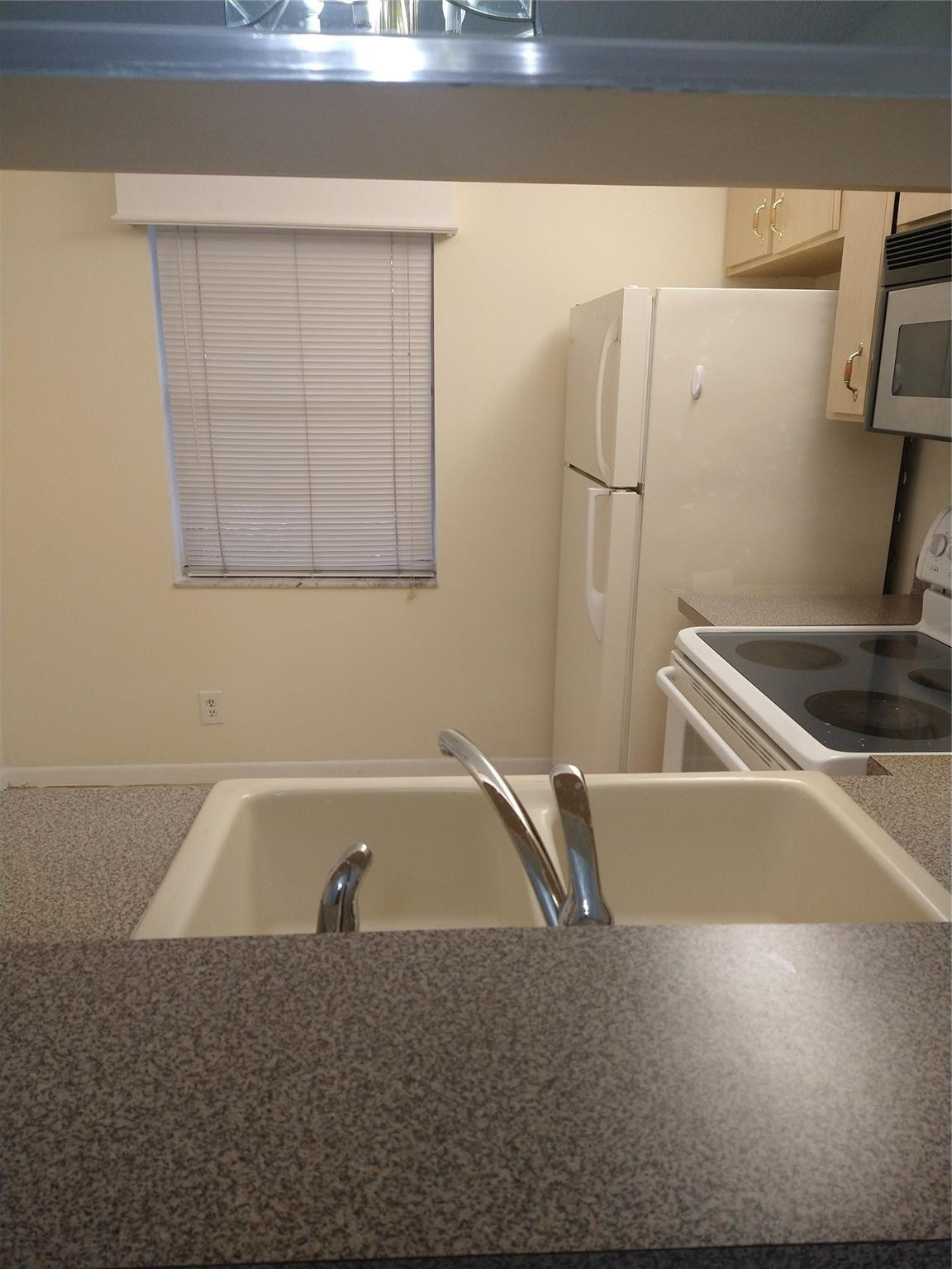 PALM VILLAGE CONDO - Residential Lease