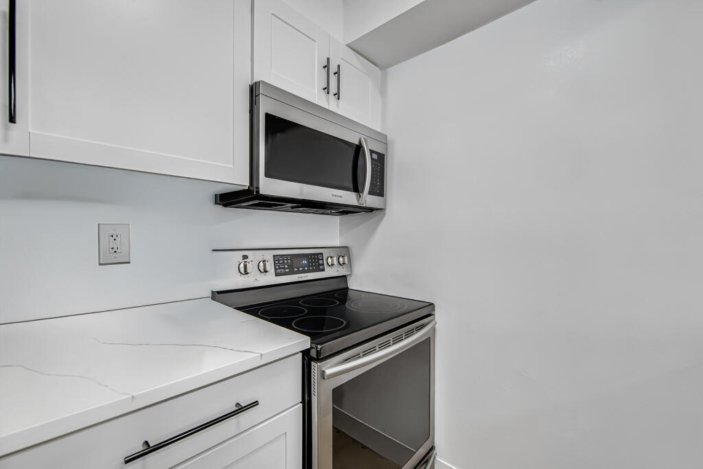 LAURELS AT SHERWOOD CONDO - Residential Lease