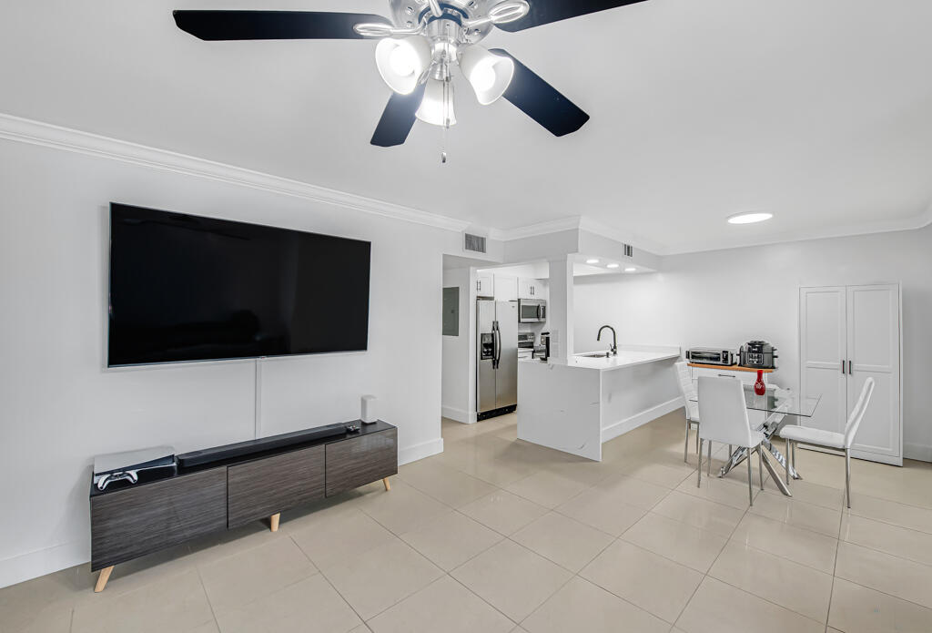 LAURELS AT SHERWOOD CONDO - Residential Lease