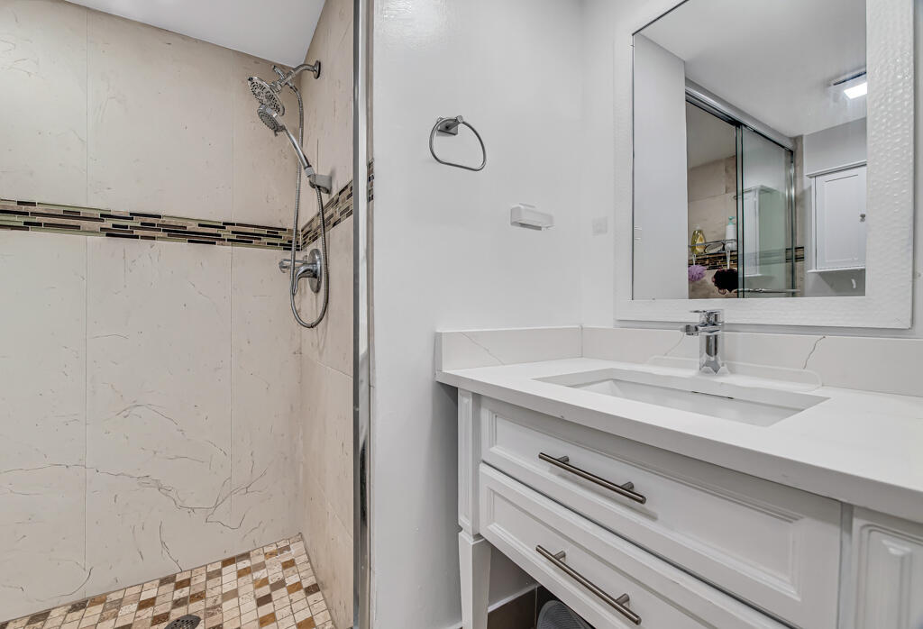 LAURELS AT SHERWOOD CONDO - Residential Lease