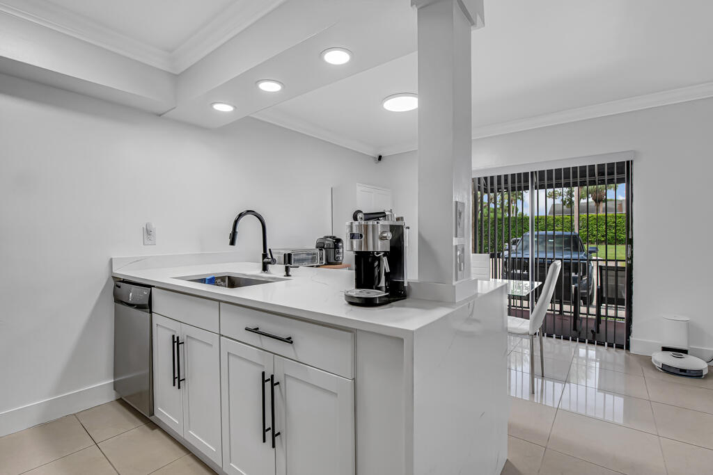 LAURELS AT SHERWOOD CONDO - Residential Lease