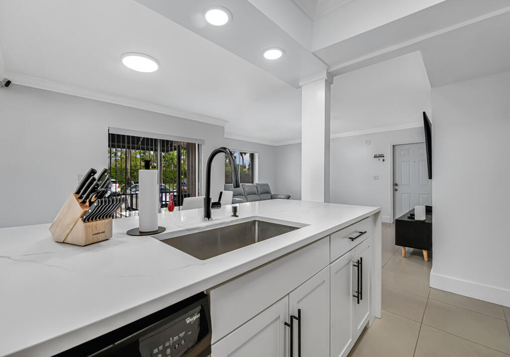LAURELS AT SHERWOOD CONDO - Residential Lease