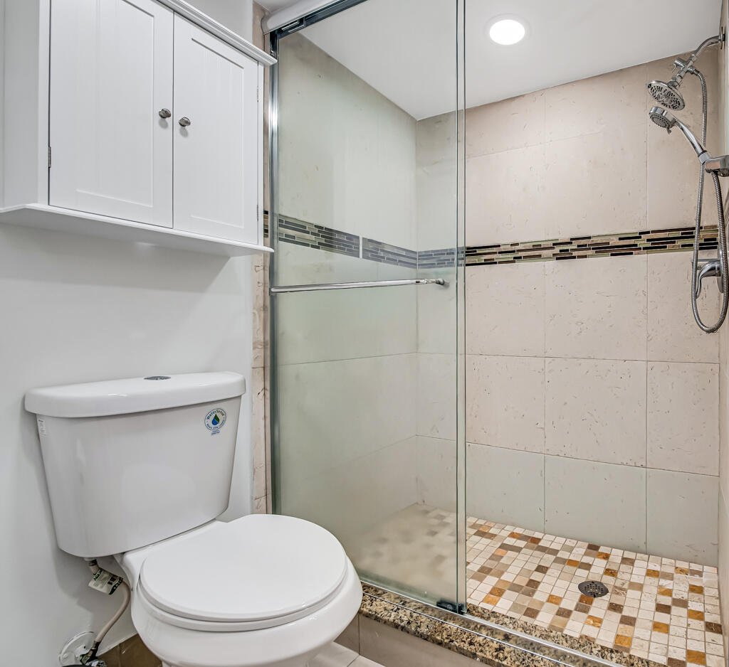 LAURELS AT SHERWOOD CONDO - Residential Lease