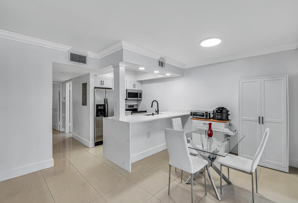LAURELS AT SHERWOOD CONDO - Residential Lease