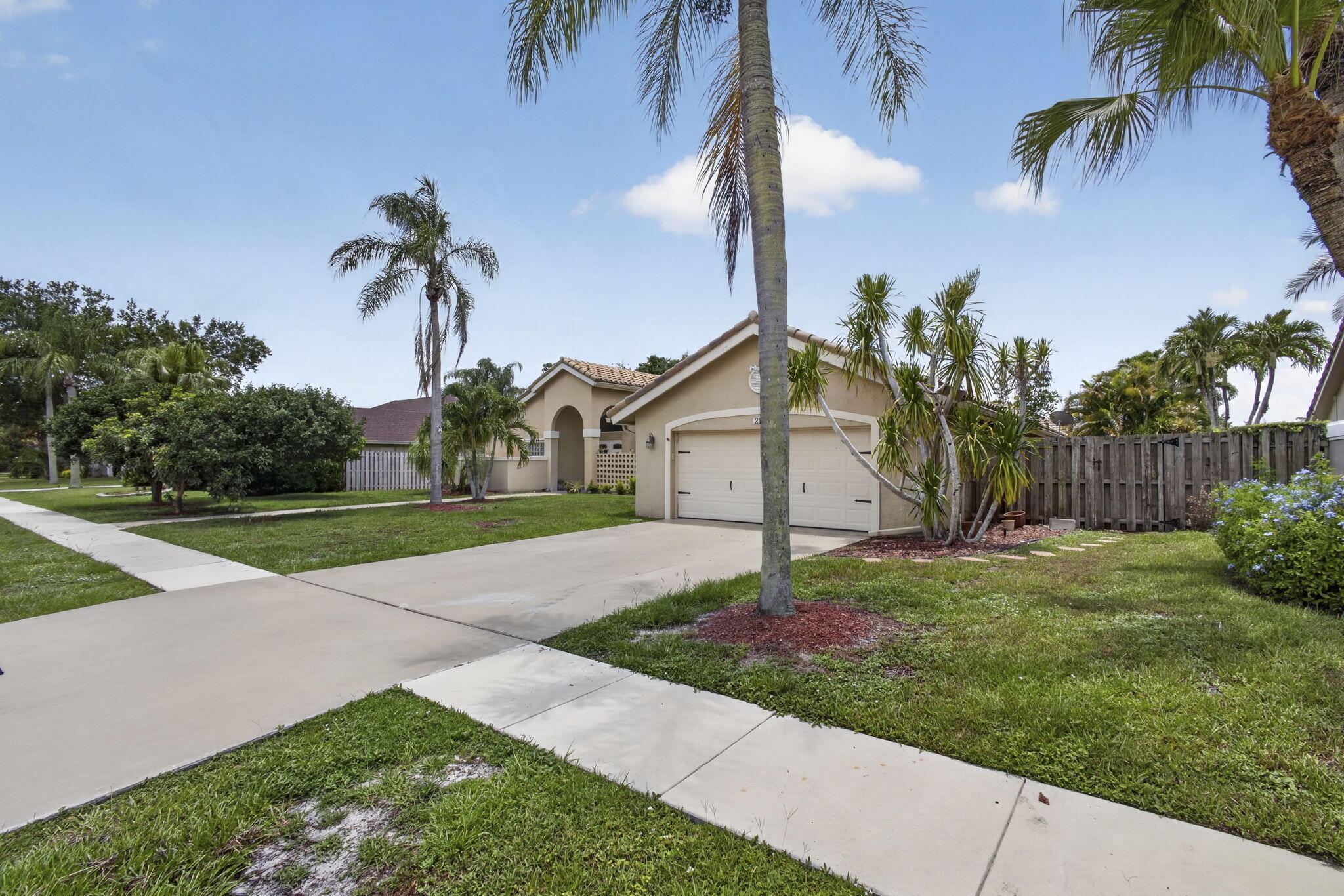 GREENVIEW SHORES 2 OF WELLINGTON - Residential