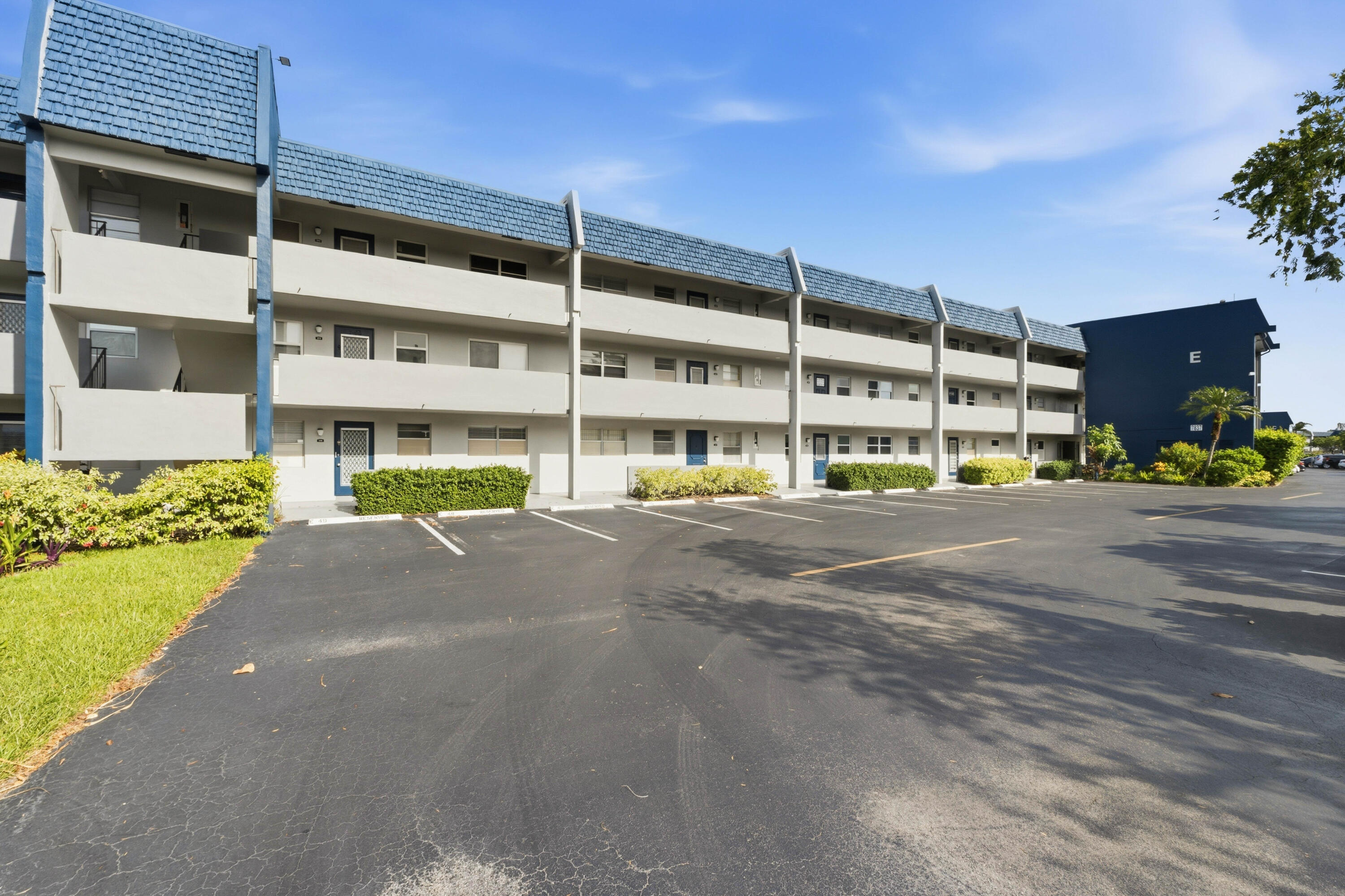 ORIOLE GOLF & TENNIS CLUB CONDO - Residential