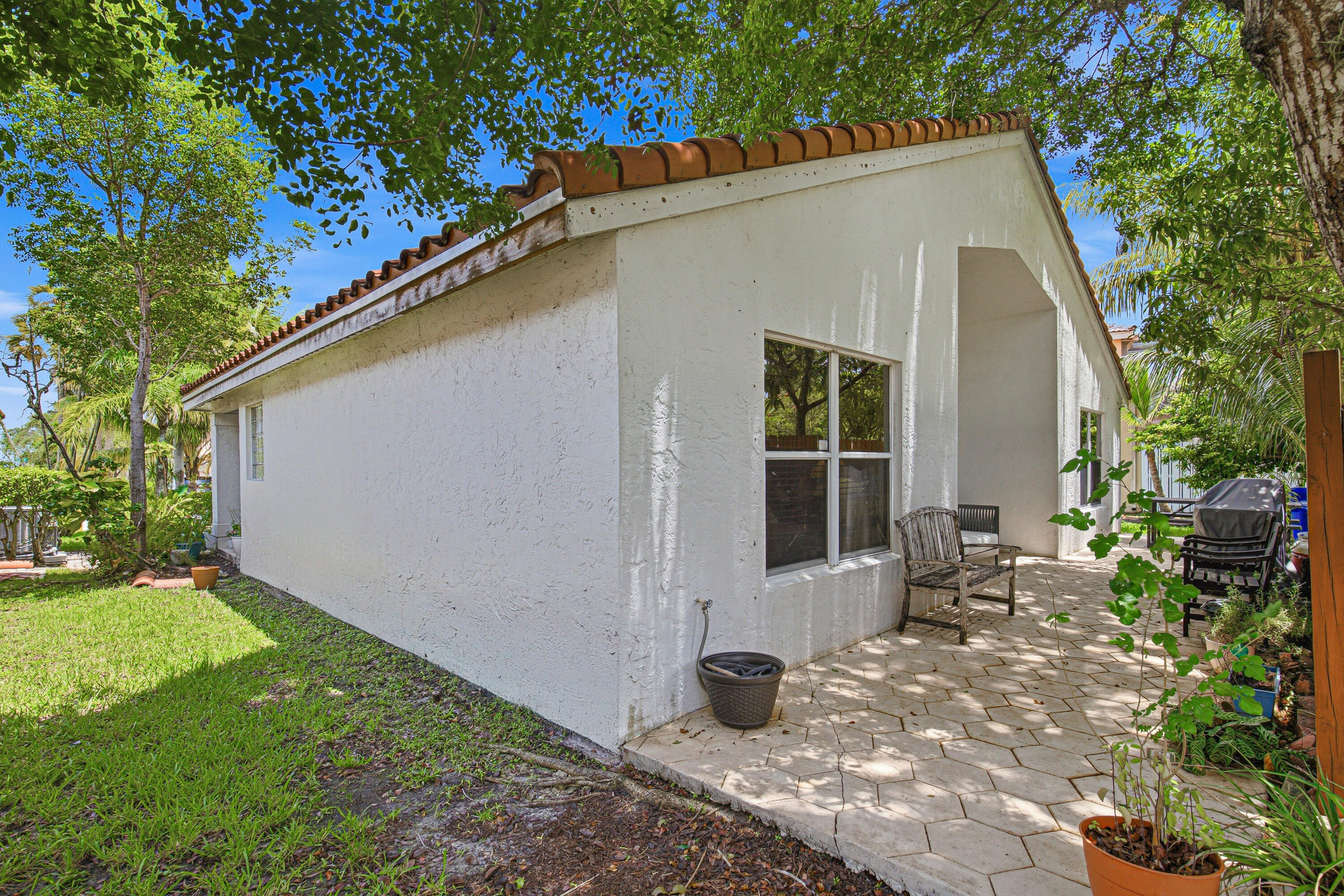 Welcome to this outstanding 3-bedroom, 2-bathroom single-story home located in Silver Lakes at Pembroke Pines. Spectacular cul de sac location!! This home provides comfortable room for everyday living and entertaining. The attached 2-car garage offers convenient parking and storage solutions. Situated in most desirable Silver Lakes community "Coconut Key". Updated kitchen with granite counter tops, custom wood cabinets and stainless-steel appliances. Outstanding flooring with large ceramic tile. Both bathrooms have been beautifully remodeled. Great schools are within walking distance.