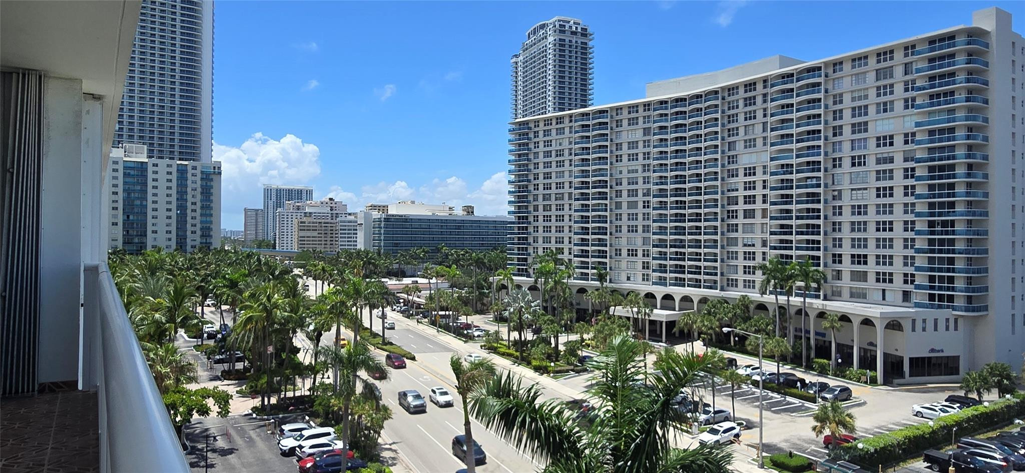 SEA AIR TOWERS - Residential