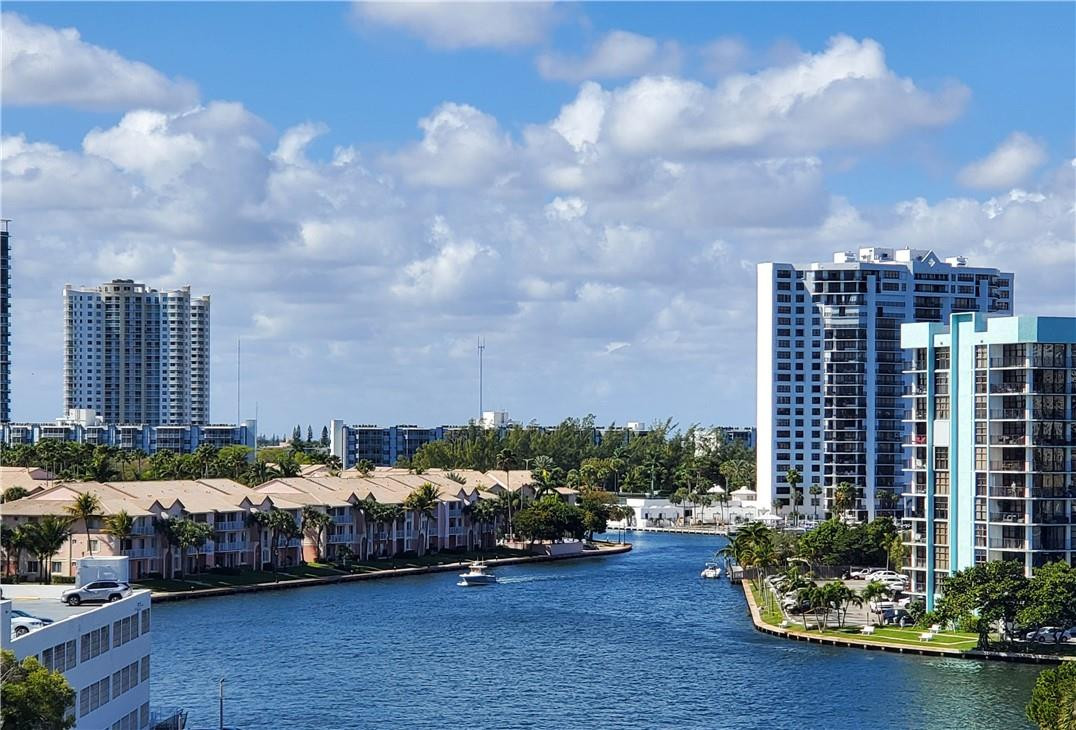 SEA AIR TOWERS - Residential