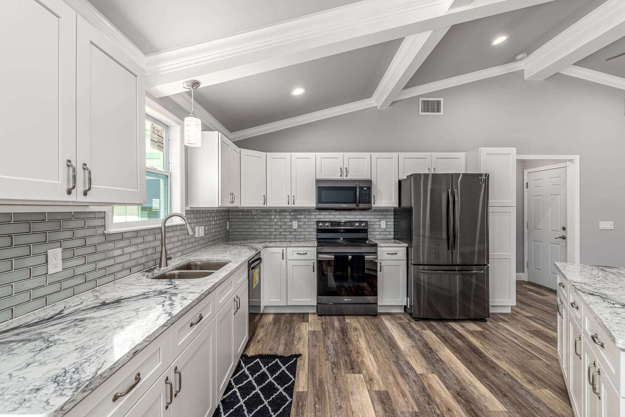 LITTLE VILLAGE UNREC - Residential Lease