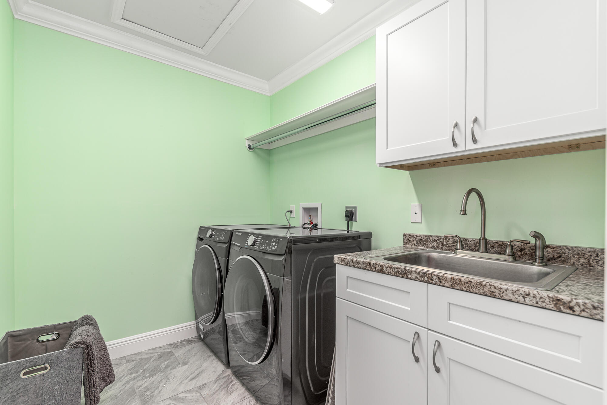 LITTLE VILLAGE UNREC - Residential Lease