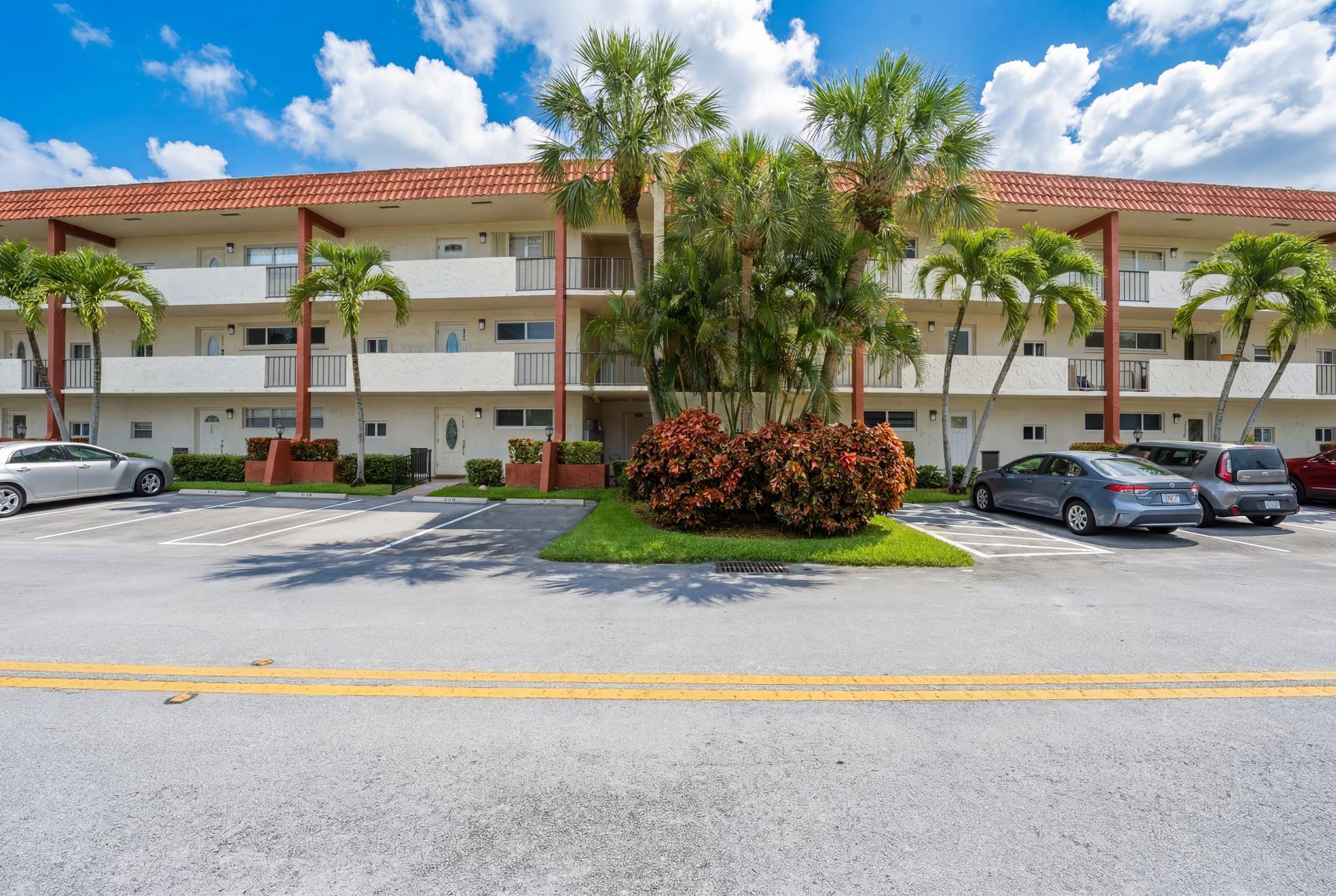 HOLLYBROOK GOLF AND TENNIS CLUB - Residential