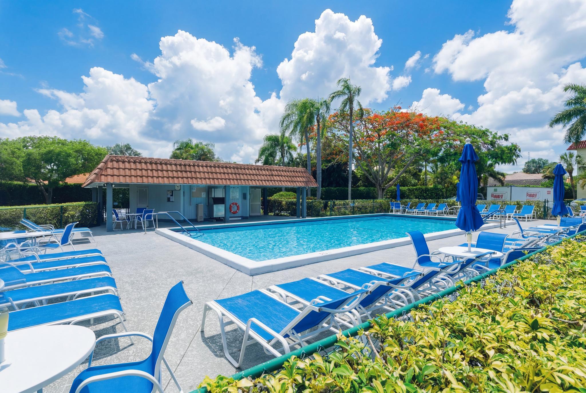 HOLLYBROOK GOLF AND TENNIS CLUB - Residential