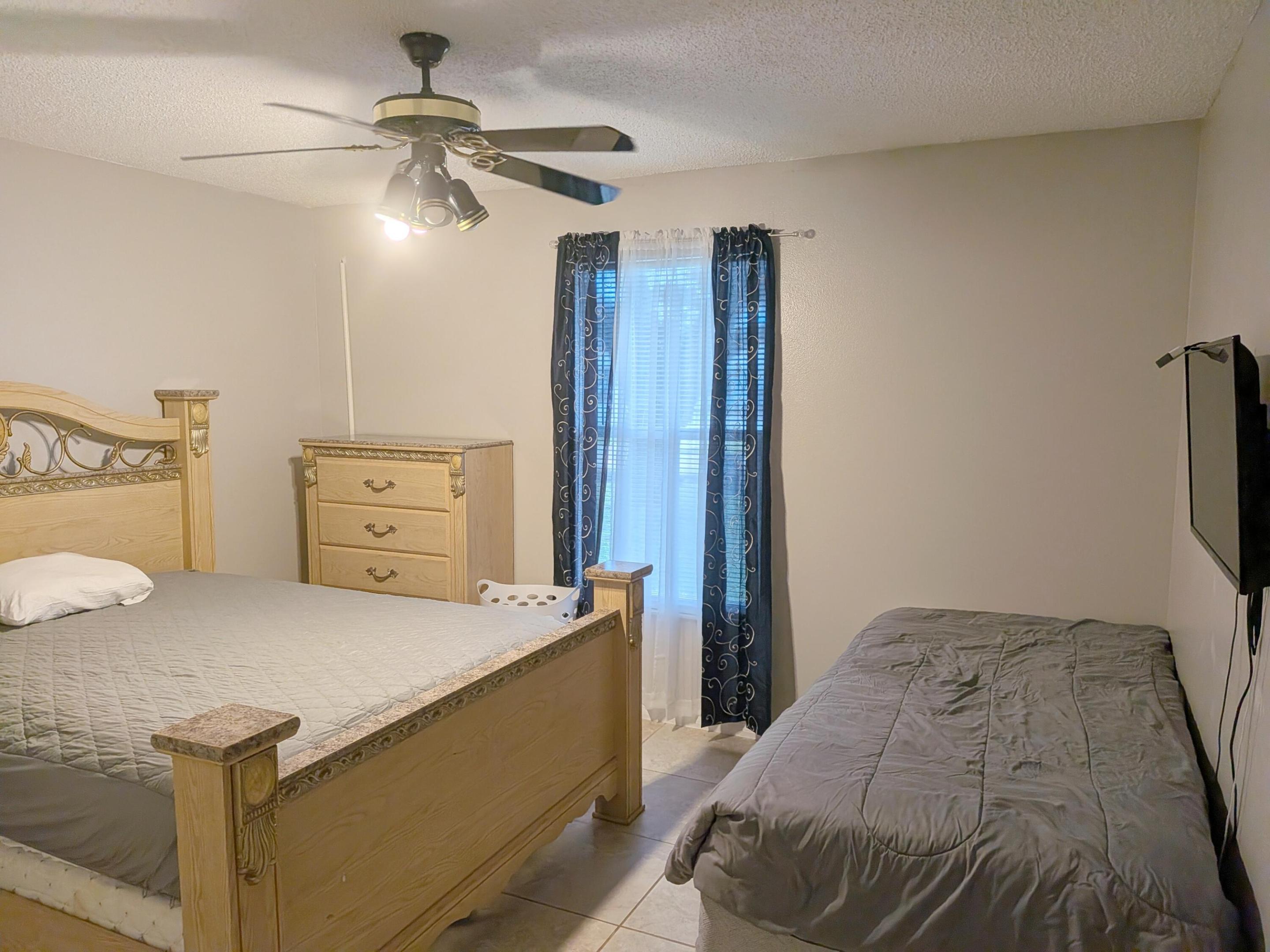 VERO LAKE ESTATES UNIT H-1 - Residential