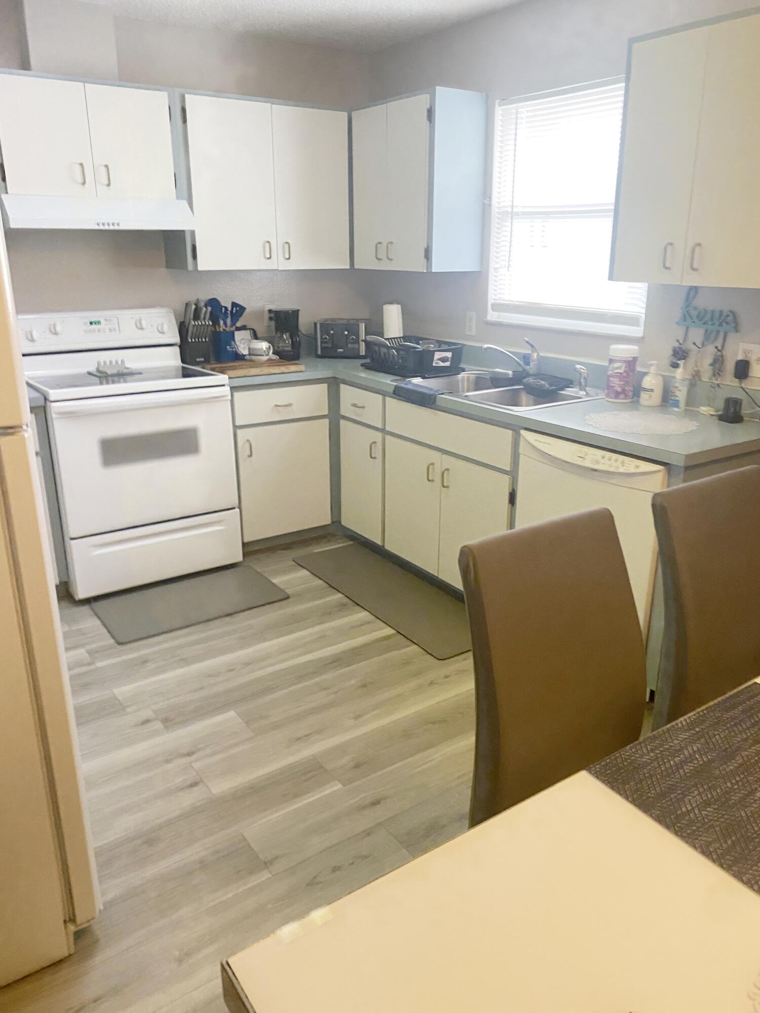 VERO LAKE ESTATES UNIT H-1 - Residential