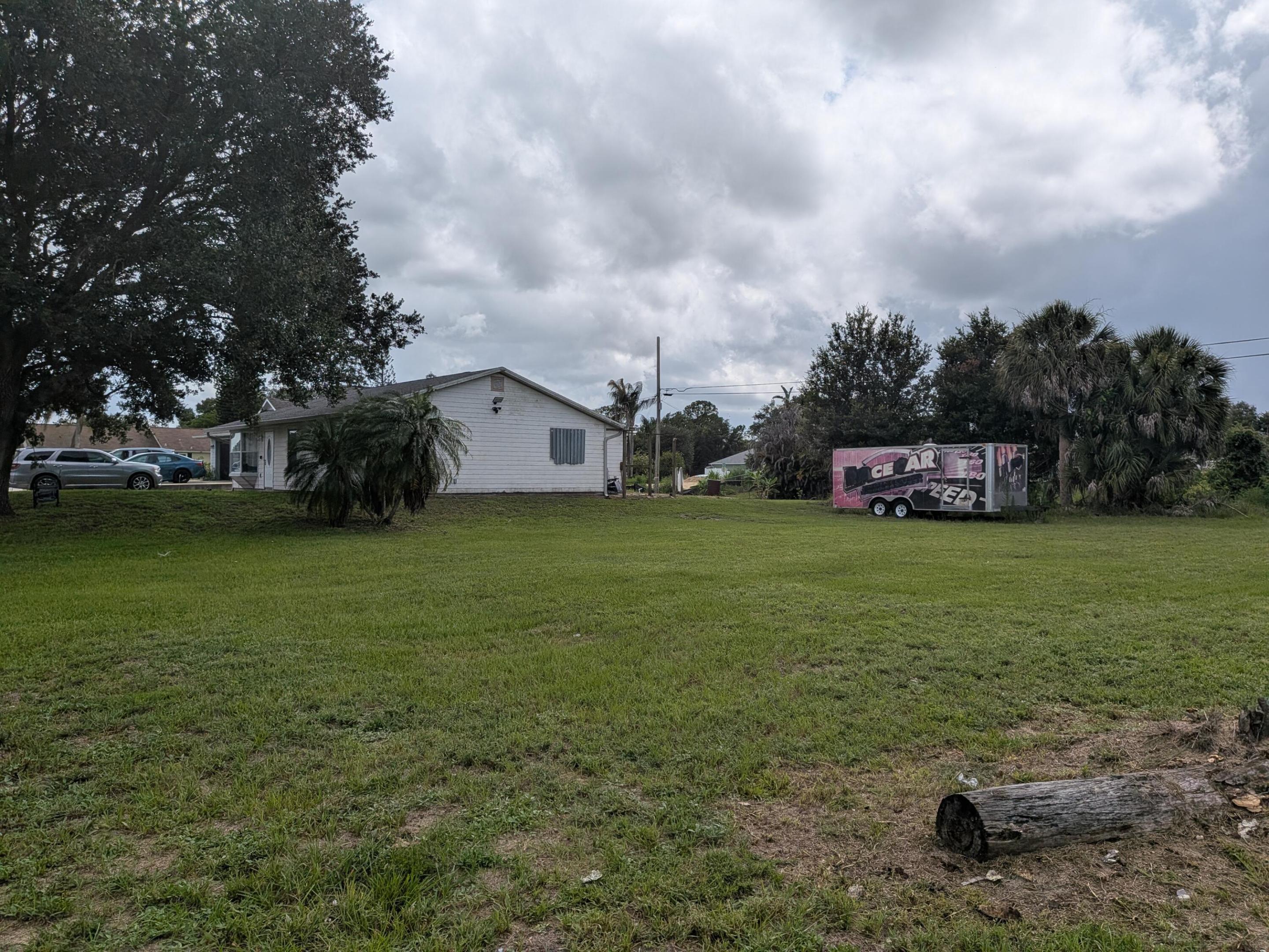 VERO LAKE ESTATES UNIT H-1 - Residential