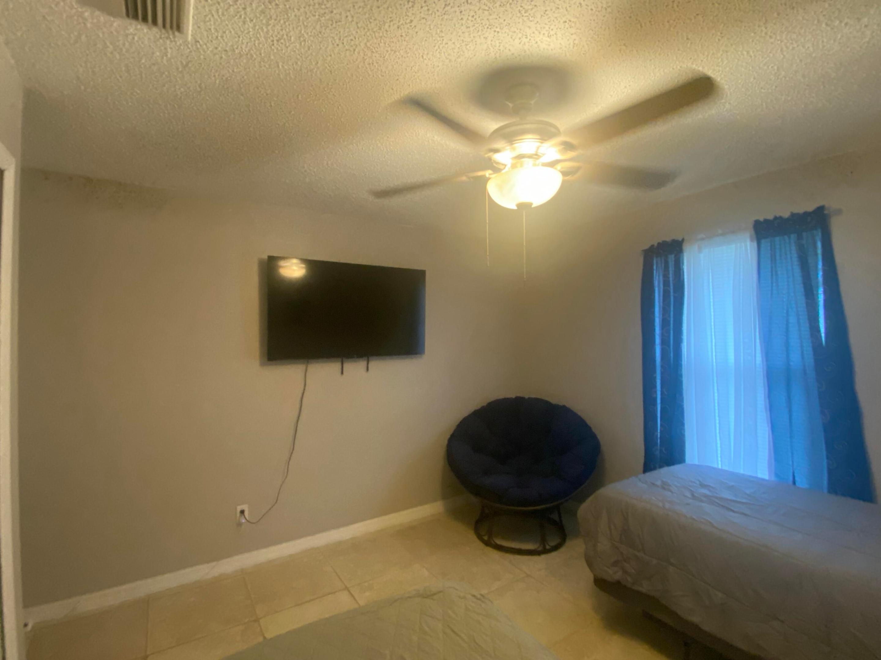 VERO LAKE ESTATES UNIT H-1 - Residential