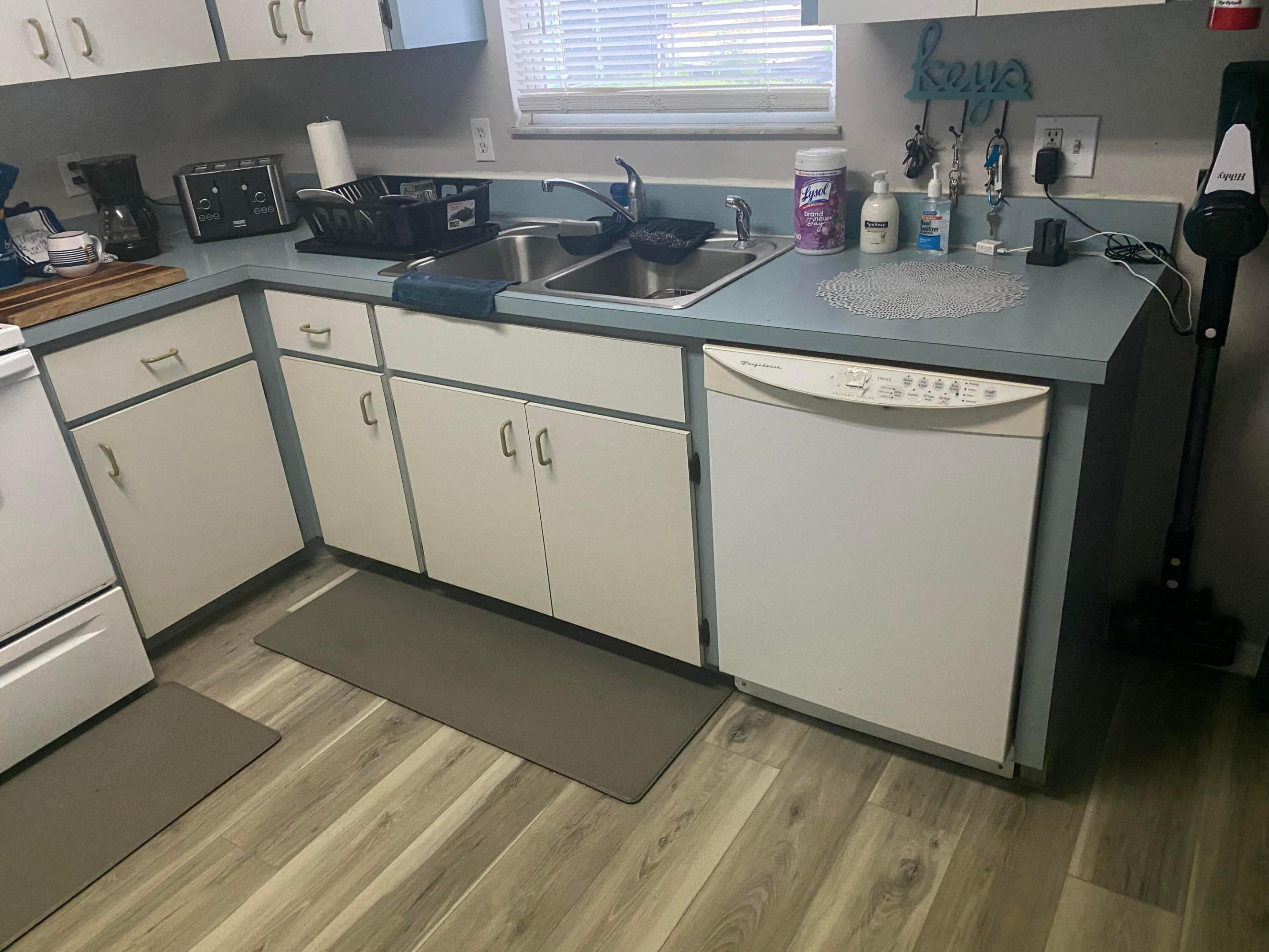 VERO LAKE ESTATES UNIT H-1 - Residential