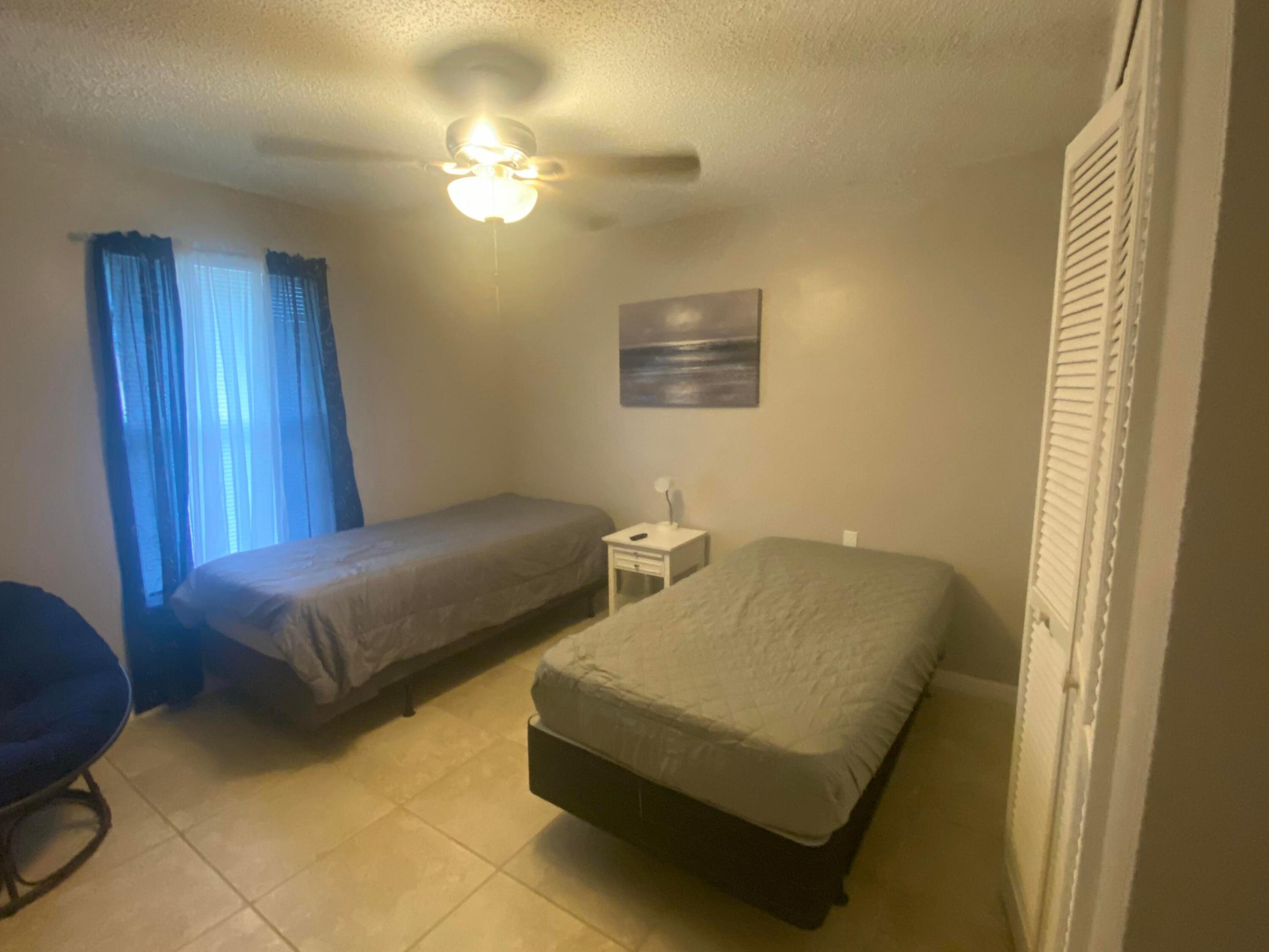 VERO LAKE ESTATES UNIT H-1 - Residential
