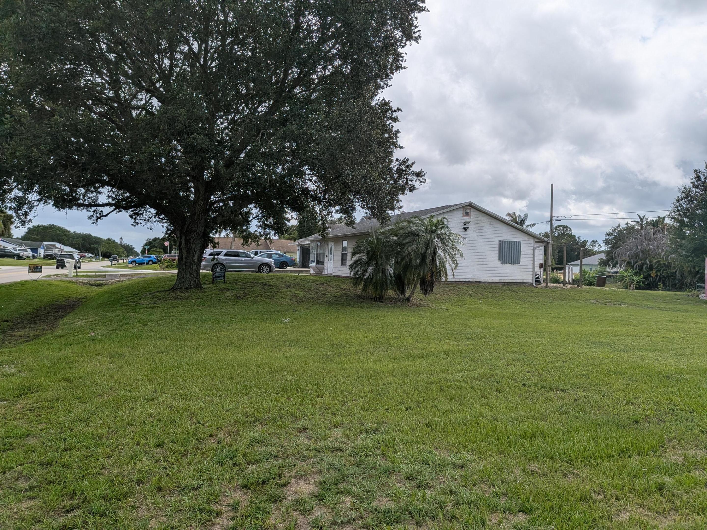 VERO LAKE ESTATES UNIT H-1 - Residential