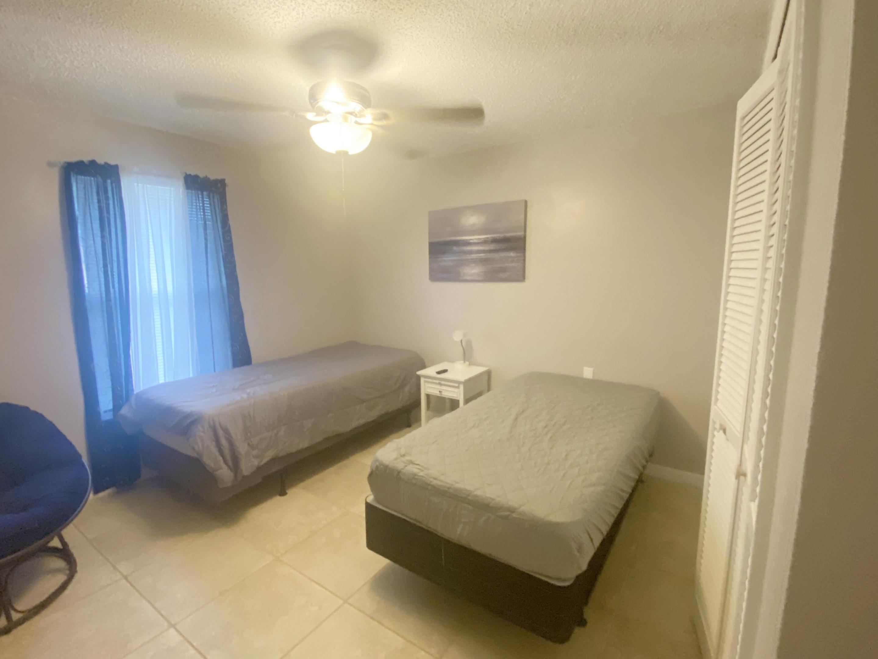 VERO LAKE ESTATES UNIT H-1 - Residential