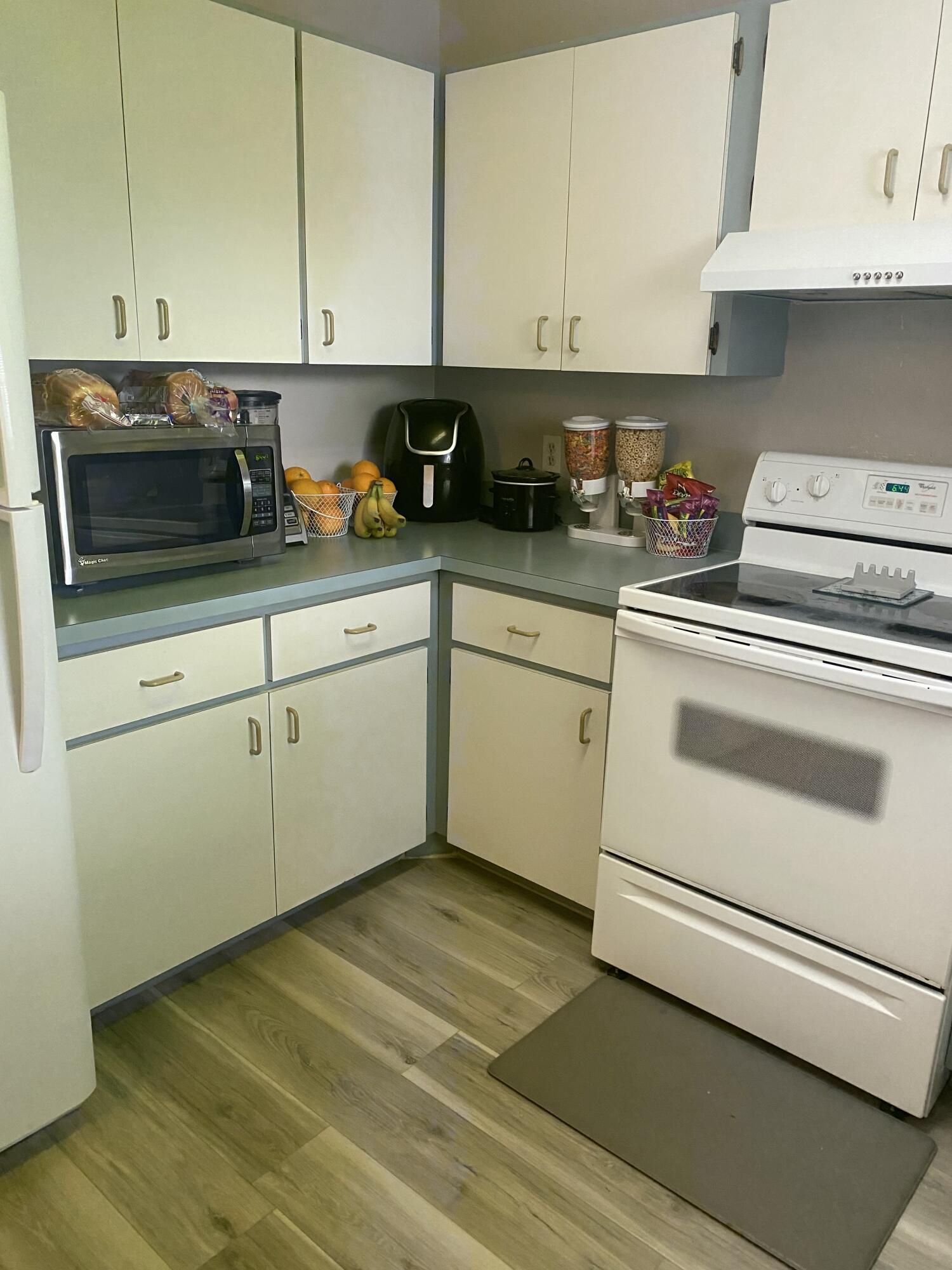 VERO LAKE ESTATES UNIT H-1 - Residential
