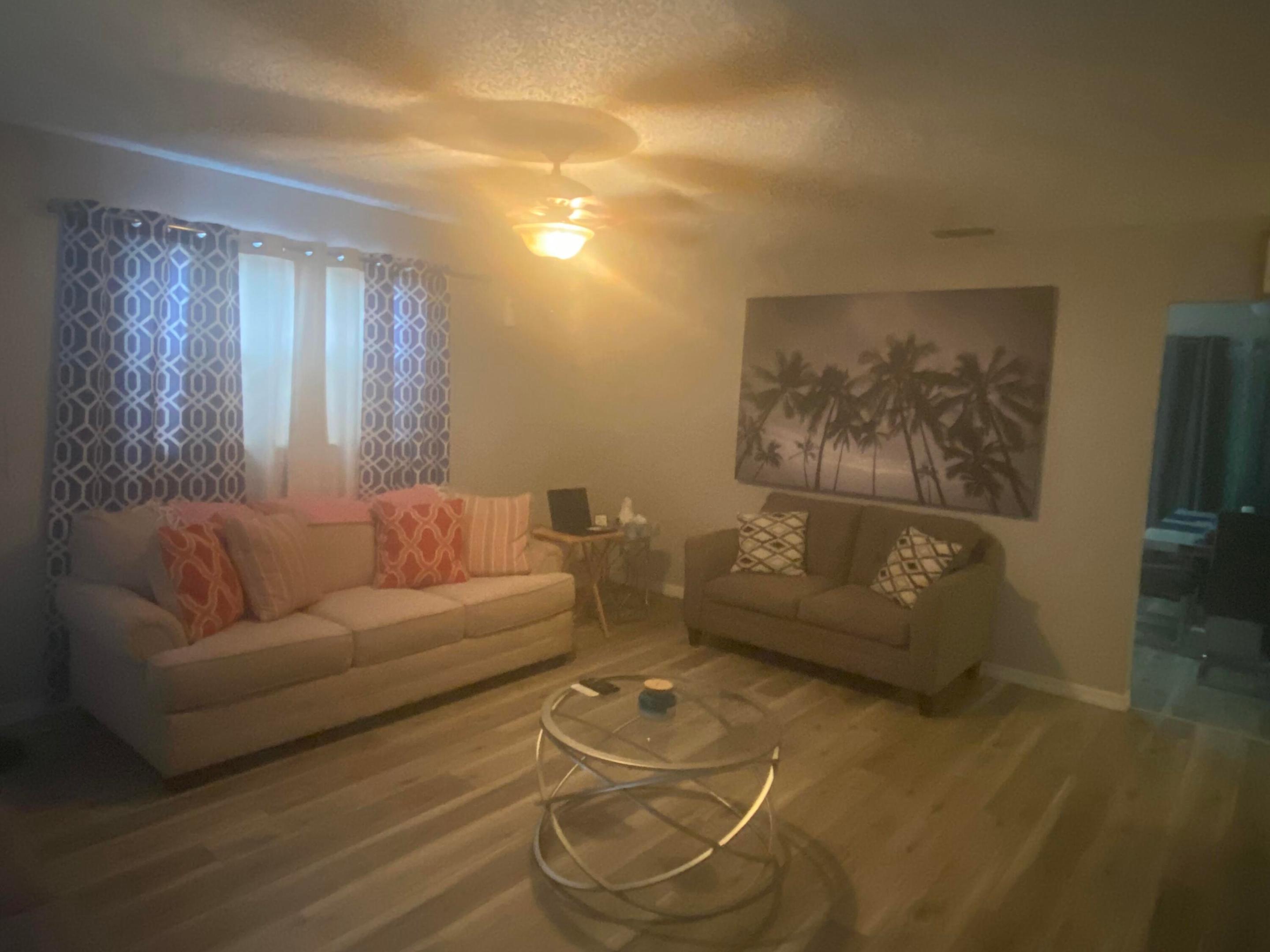 VERO LAKE ESTATES UNIT H-1 - Residential