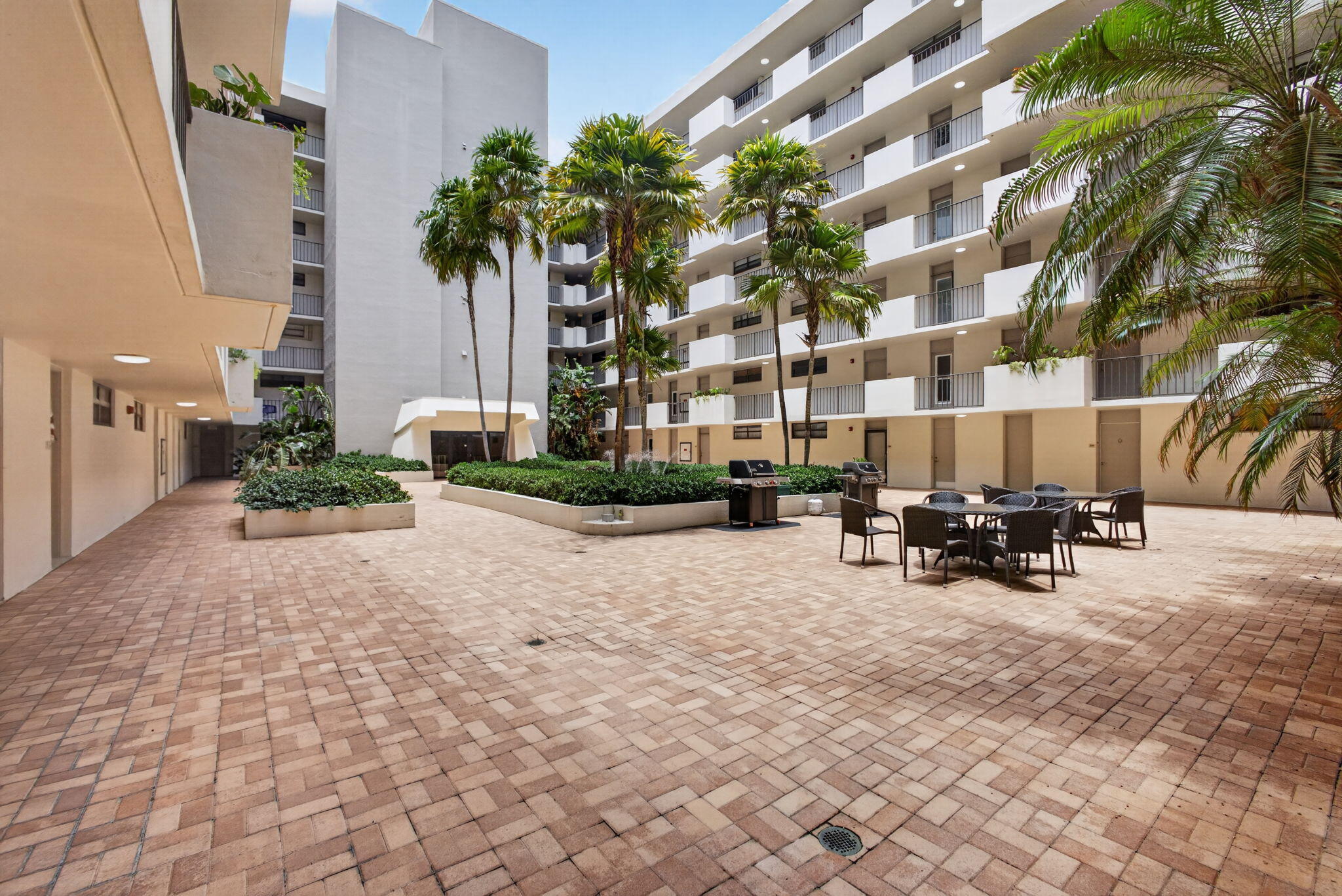 MAYAN TOWERS CONDO II - Residential