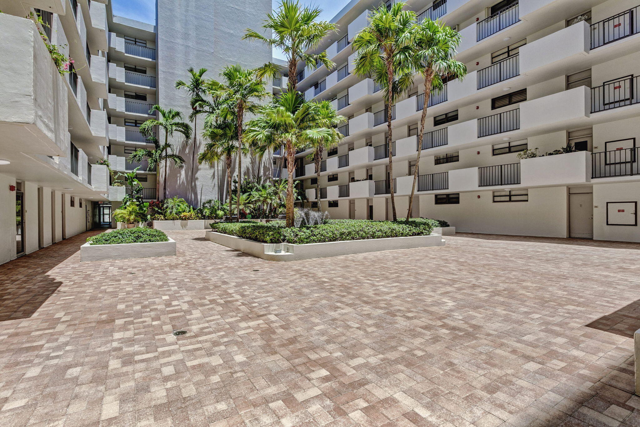 MAYAN TOWERS CONDO II - Residential
