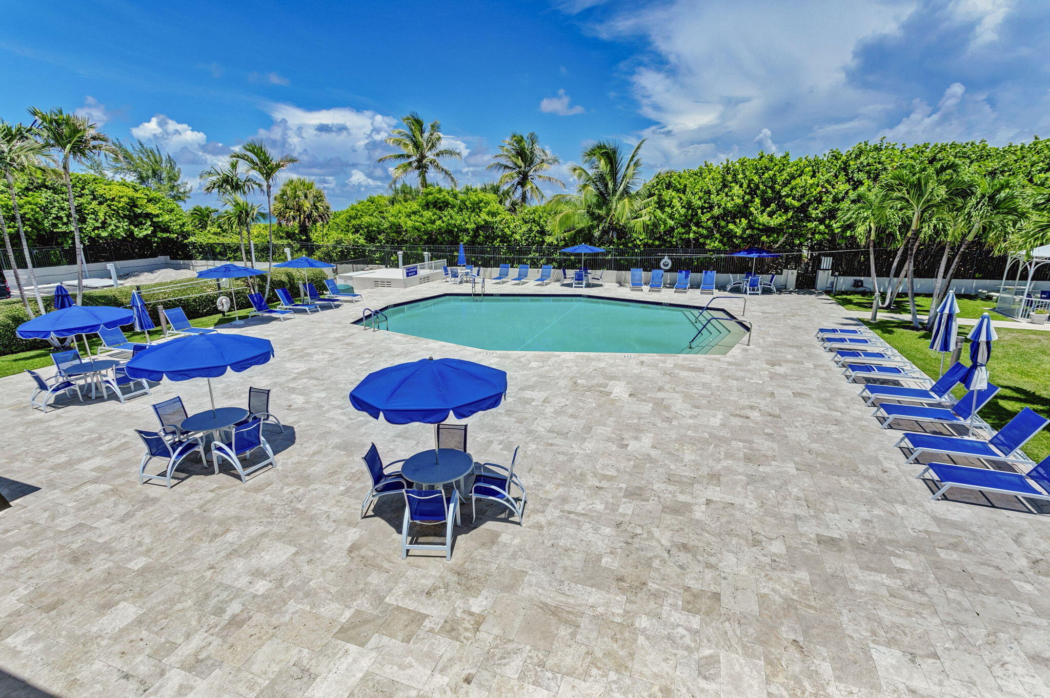 MAYAN TOWERS CONDO II - Residential