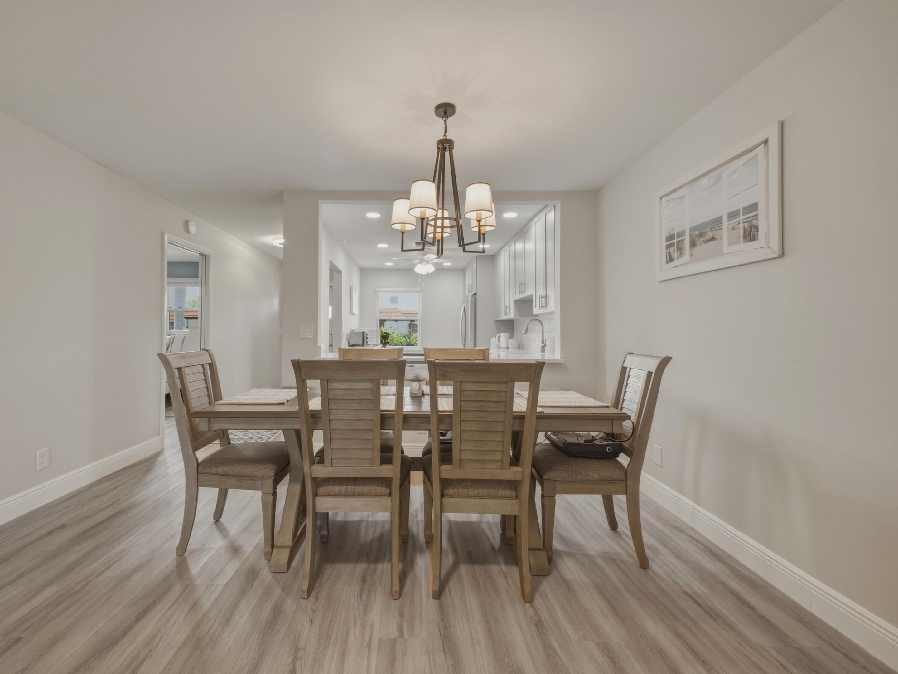 CRESTHAVEN TOWNHOMES SEC 4 CONDO - Residential