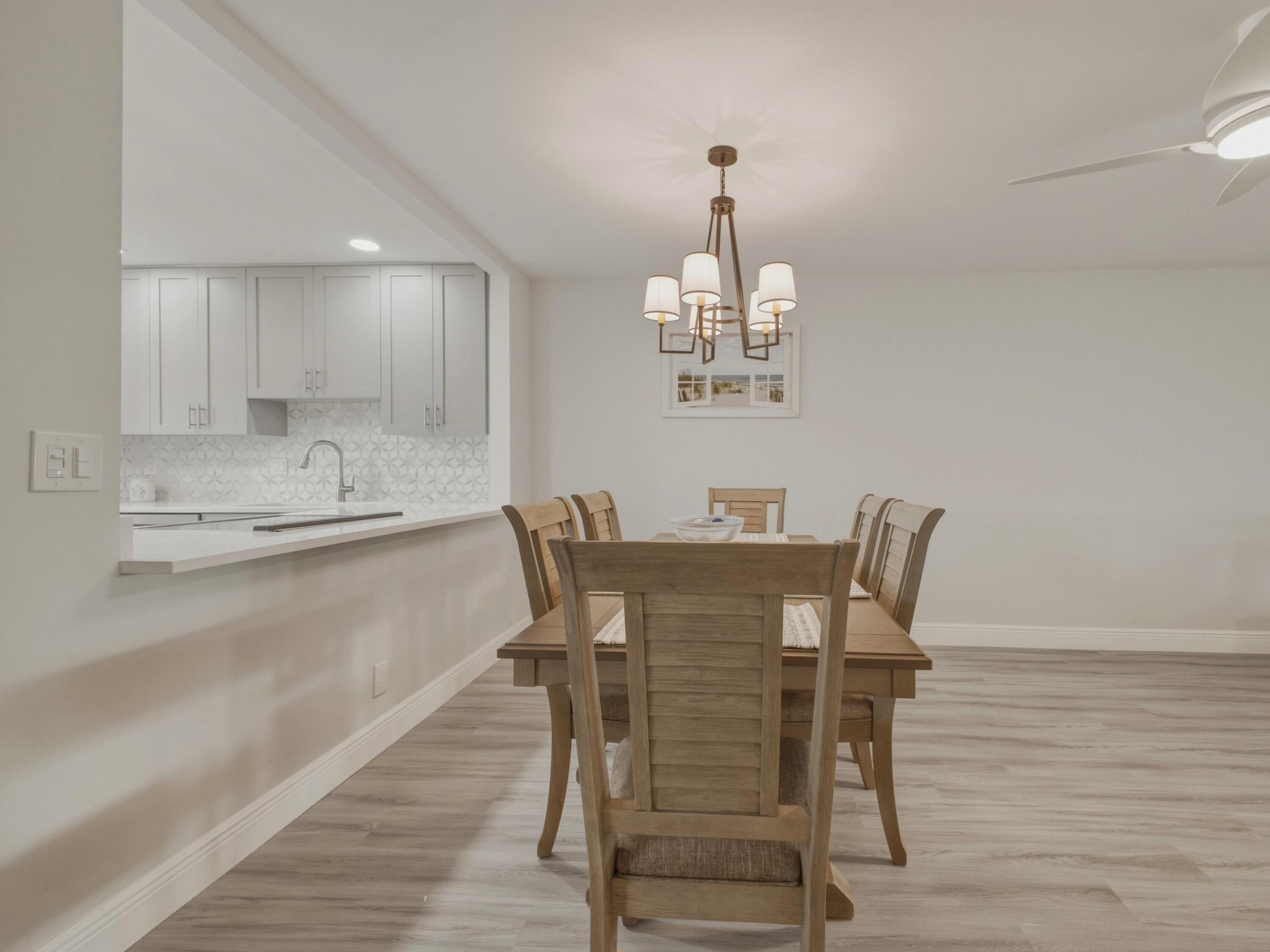 CRESTHAVEN TOWNHOMES SEC 4 CONDO - Residential