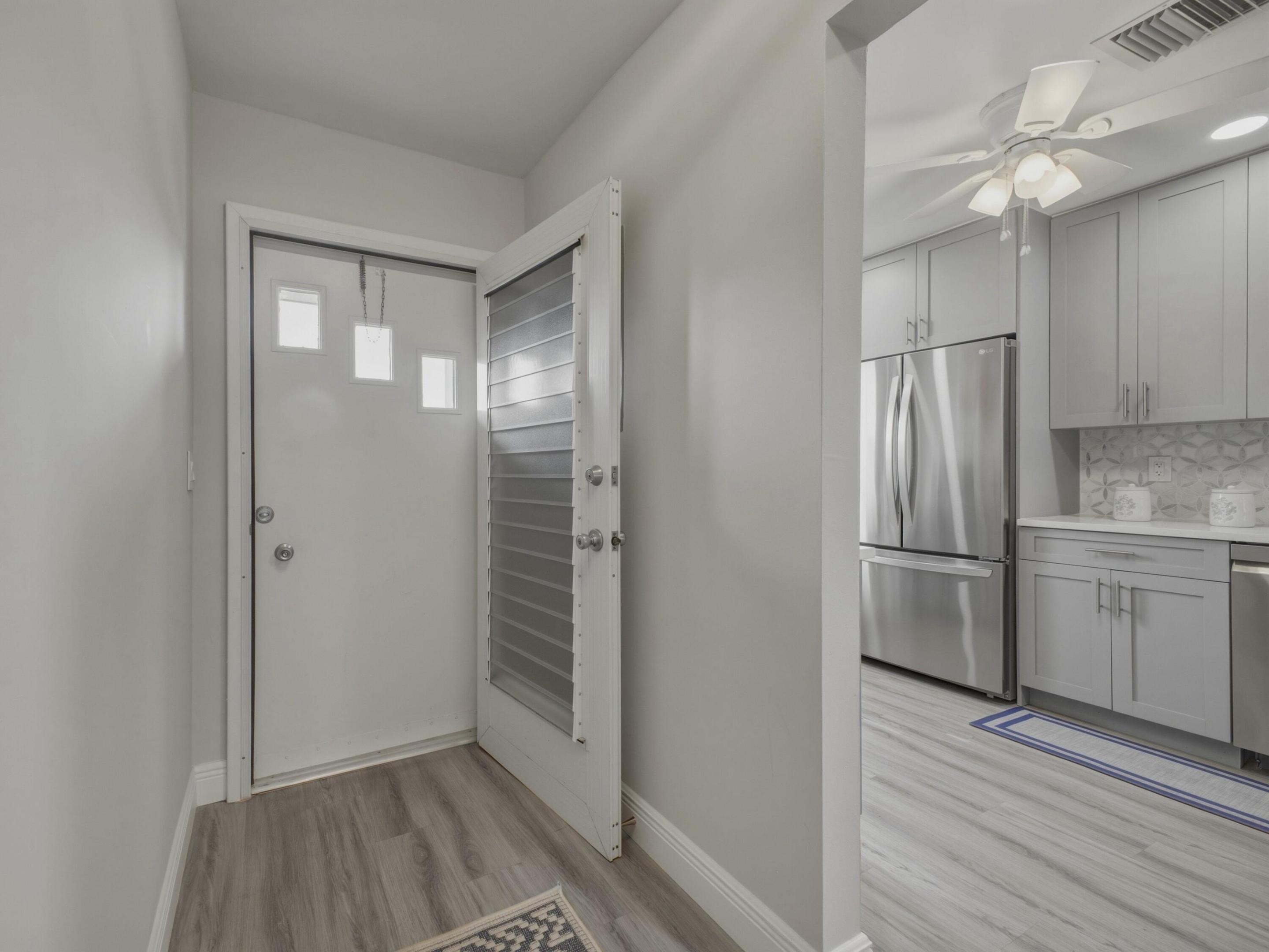 CRESTHAVEN TOWNHOMES SEC 4 CONDO - Residential