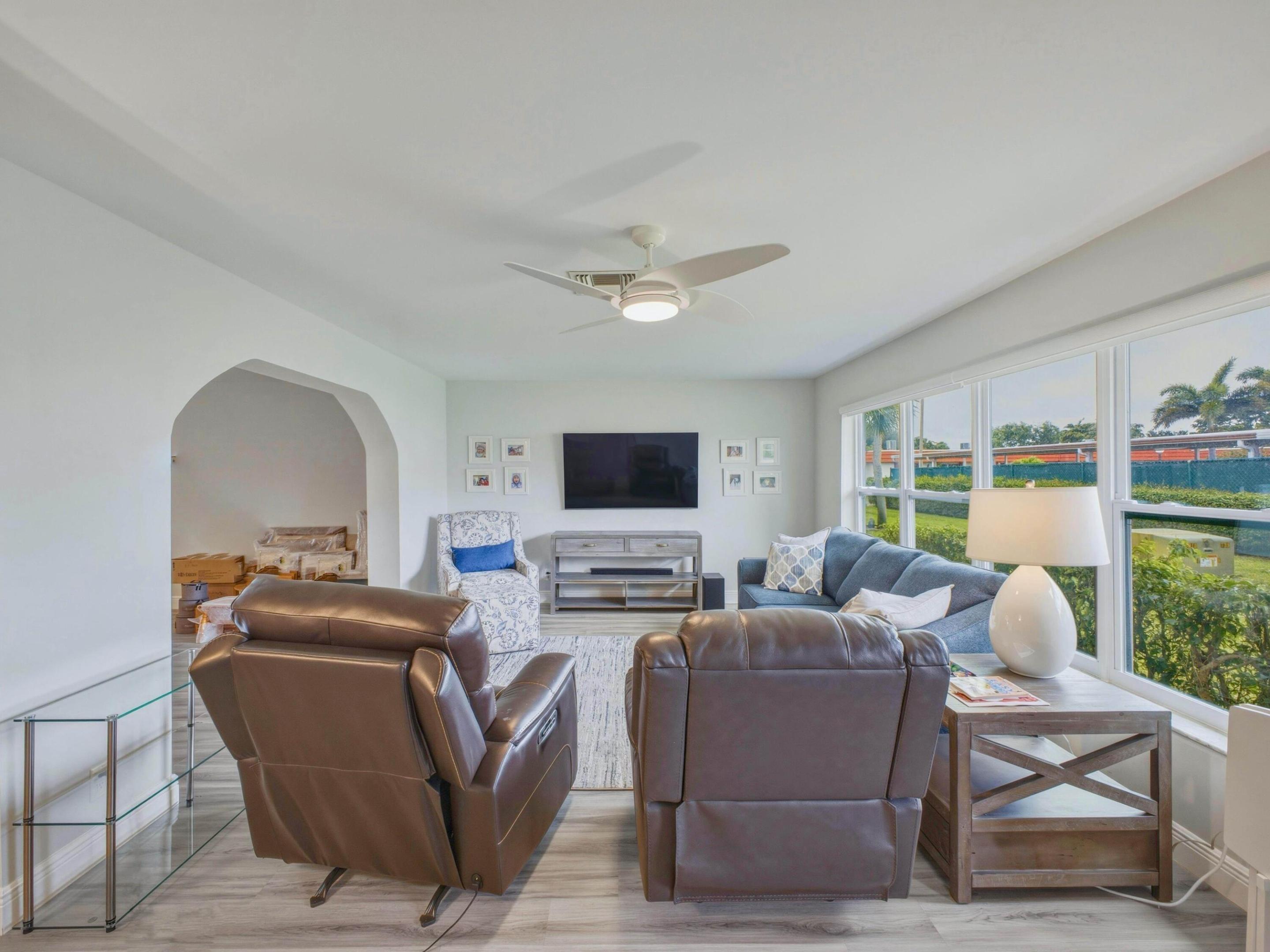 CRESTHAVEN TOWNHOMES SEC 4 CONDO - Residential