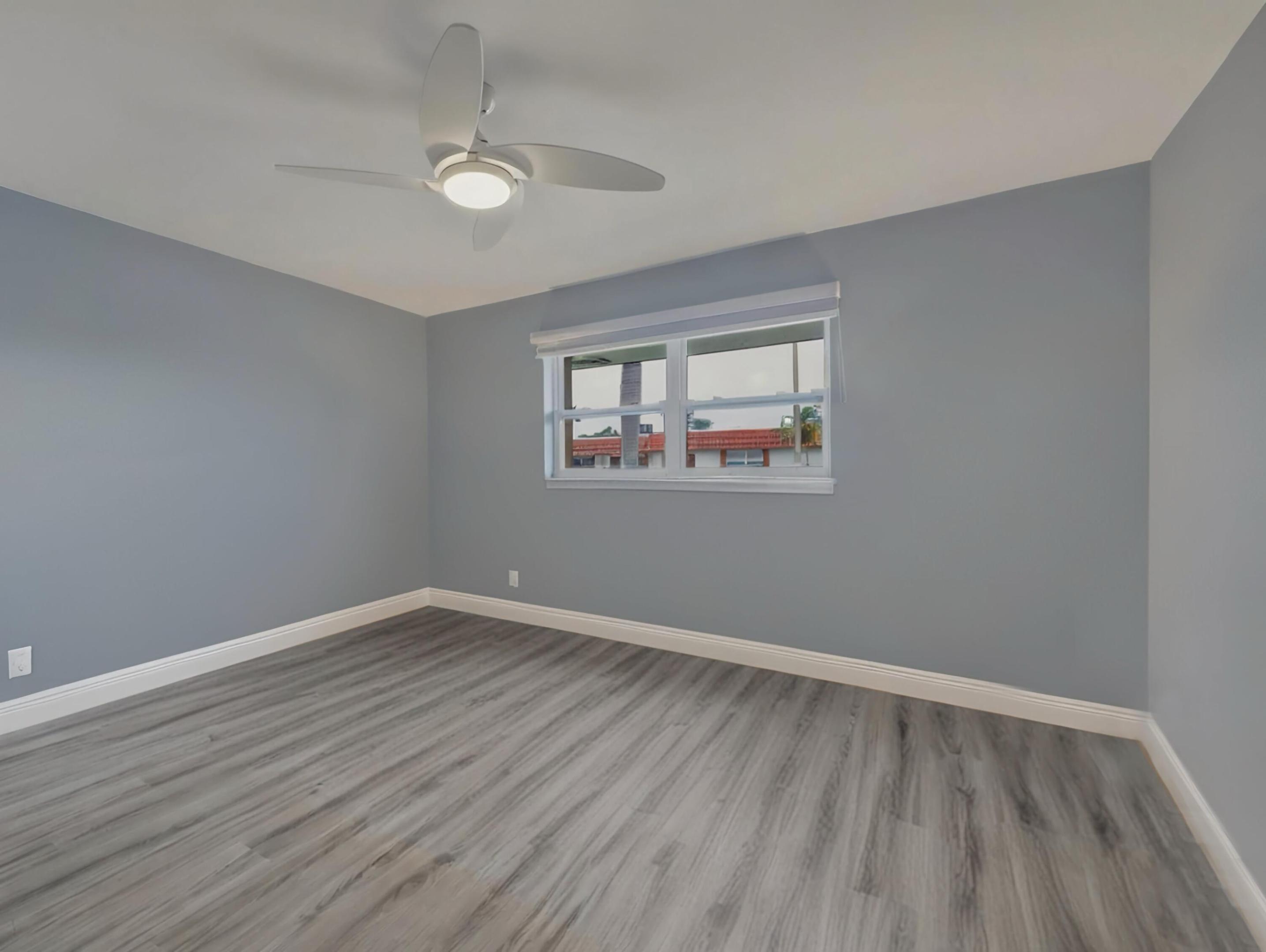 CRESTHAVEN TOWNHOMES SEC 4 CONDO - Residential