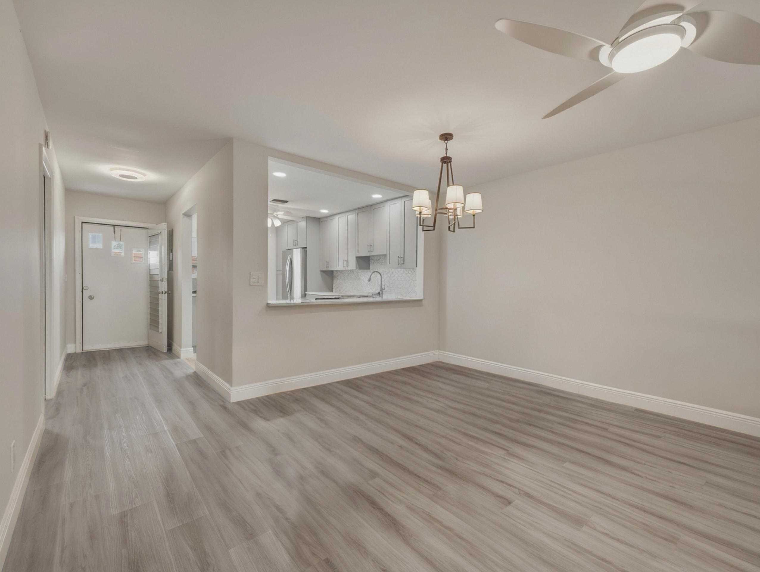 CRESTHAVEN TOWNHOMES SEC 4 CONDO - Residential