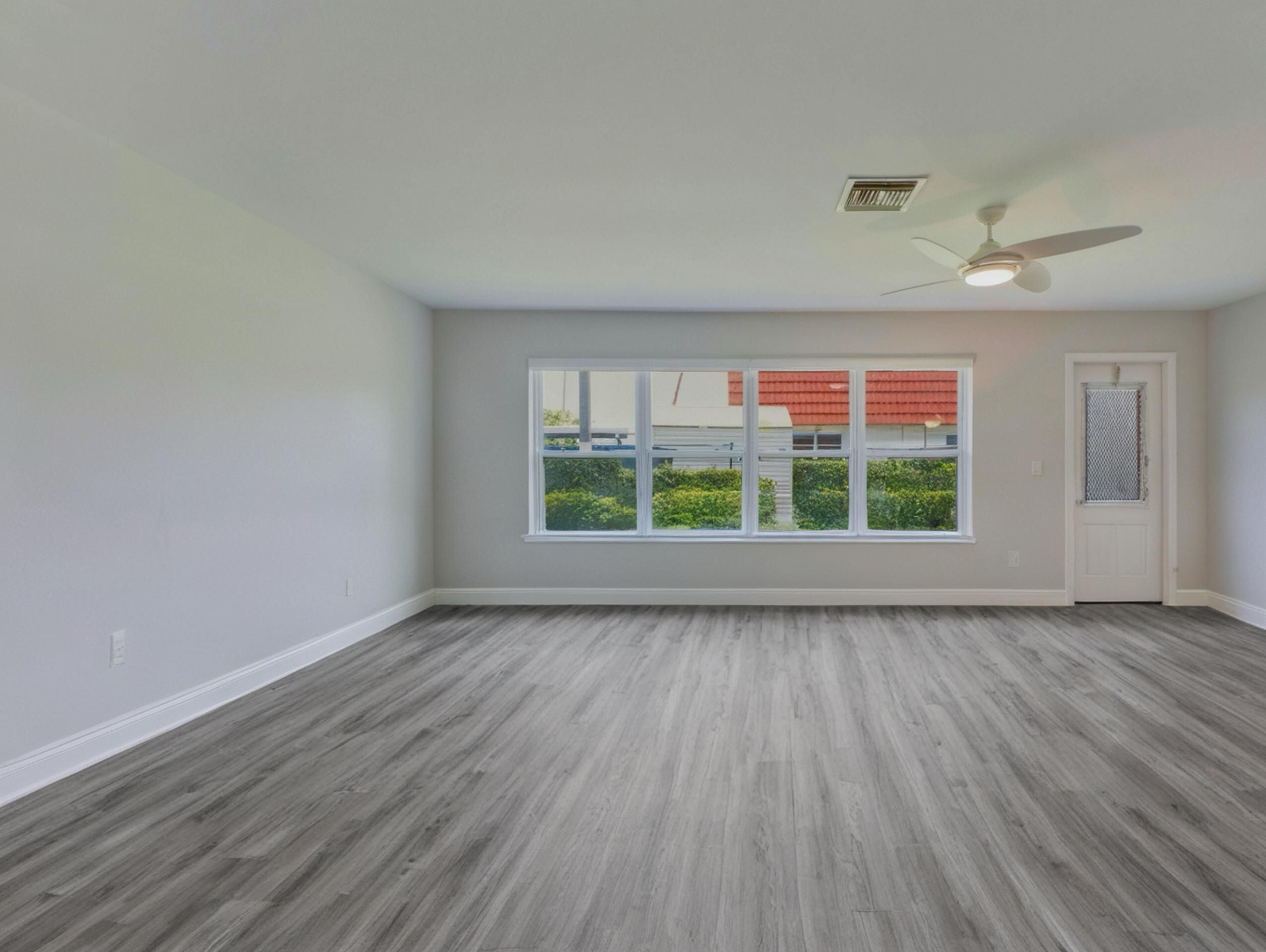 CRESTHAVEN TOWNHOMES SEC 4 CONDO - Residential