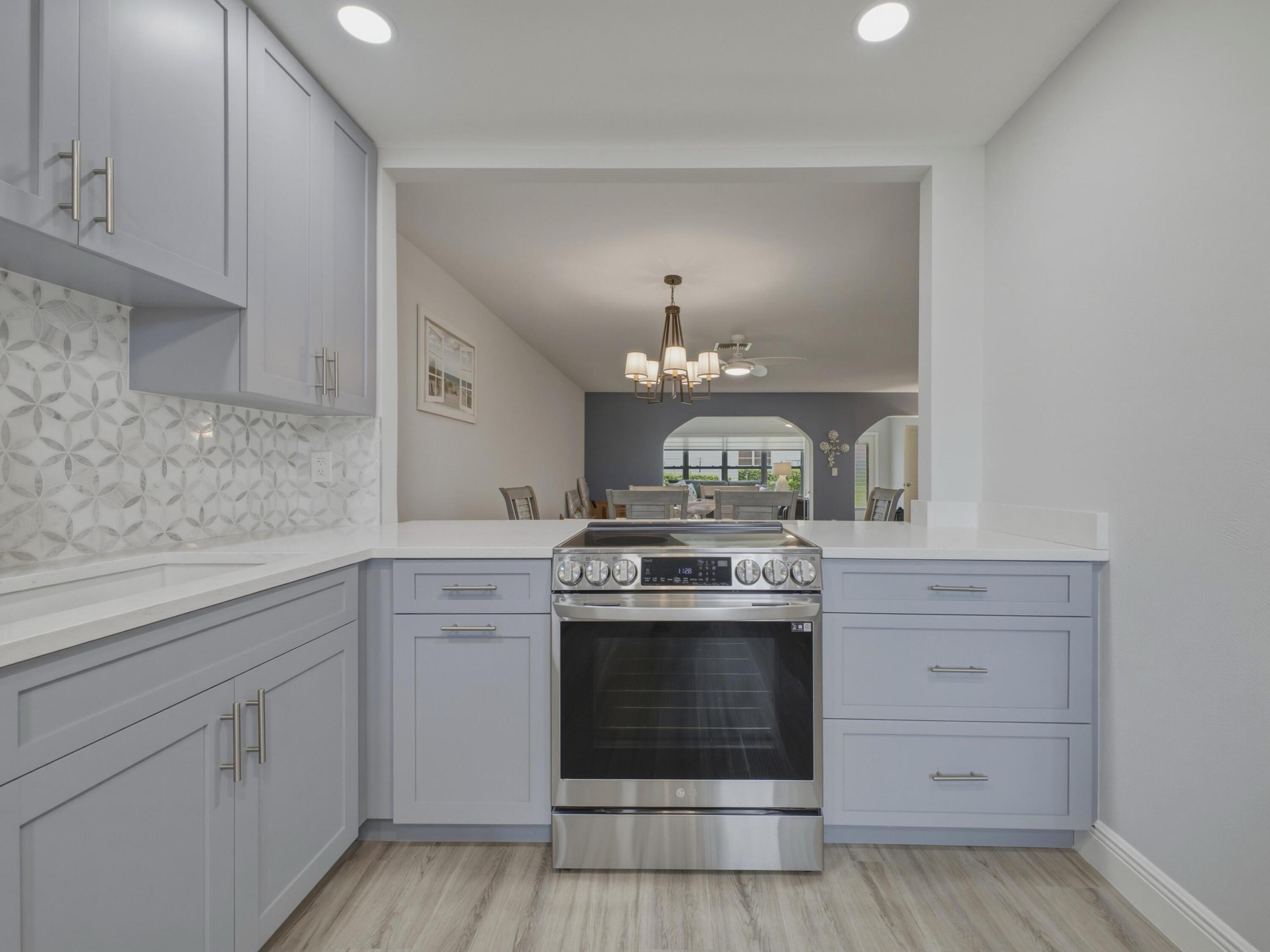 CRESTHAVEN TOWNHOMES SEC 4 CONDO - Residential
