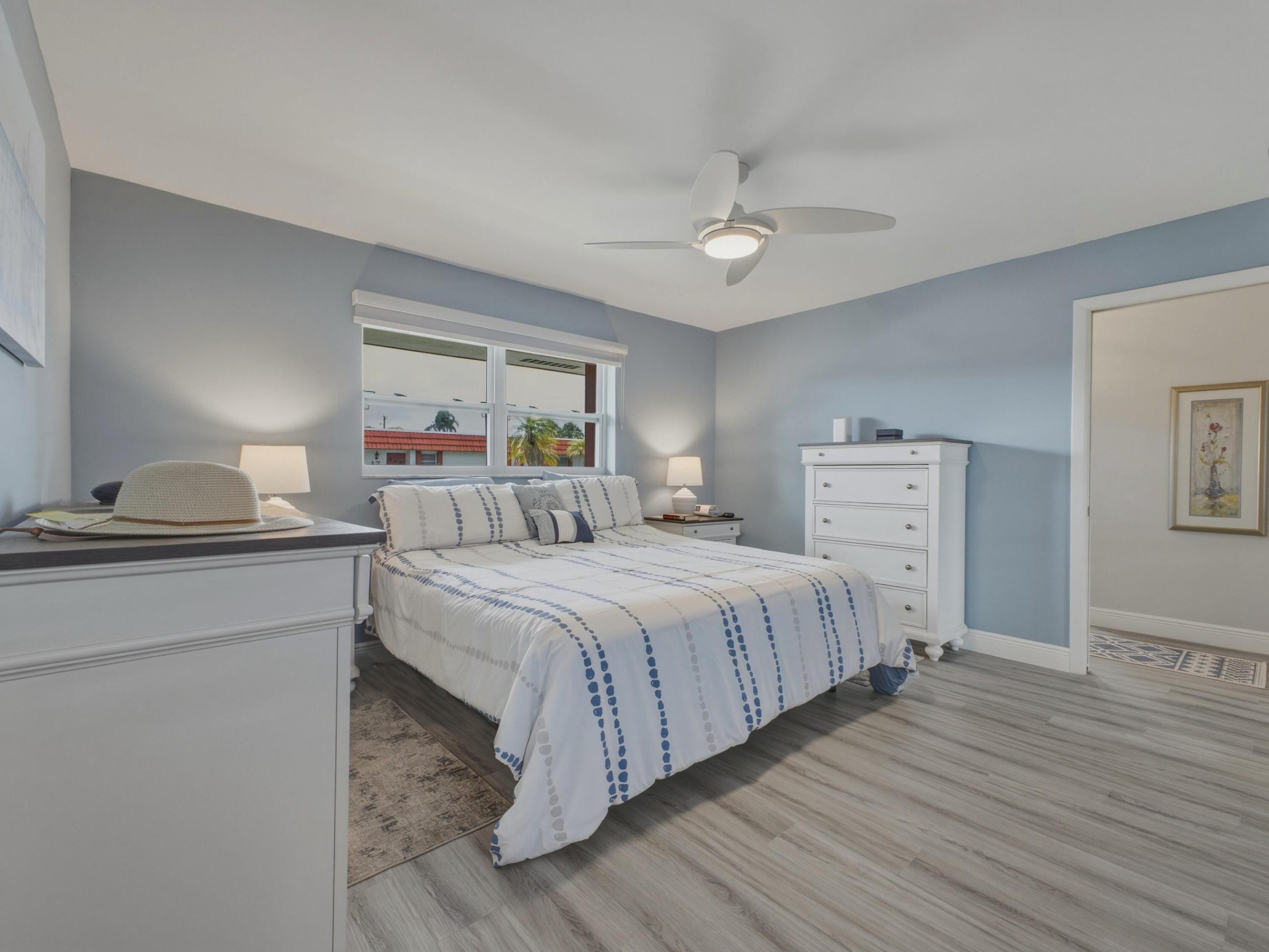CRESTHAVEN TOWNHOMES SEC 4 CONDO - Residential