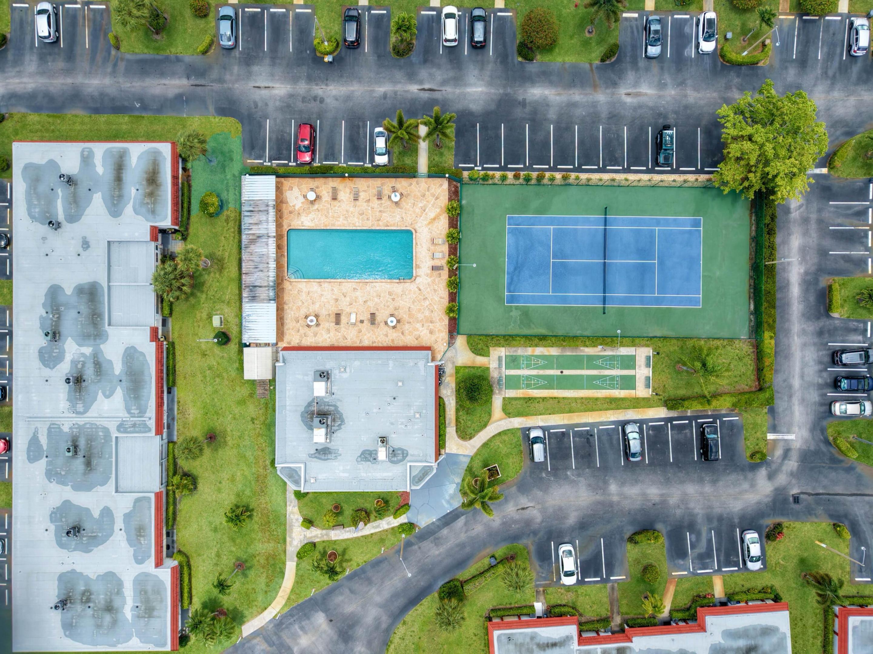 CRESTHAVEN TOWNHOMES SEC 4 CONDO - Residential