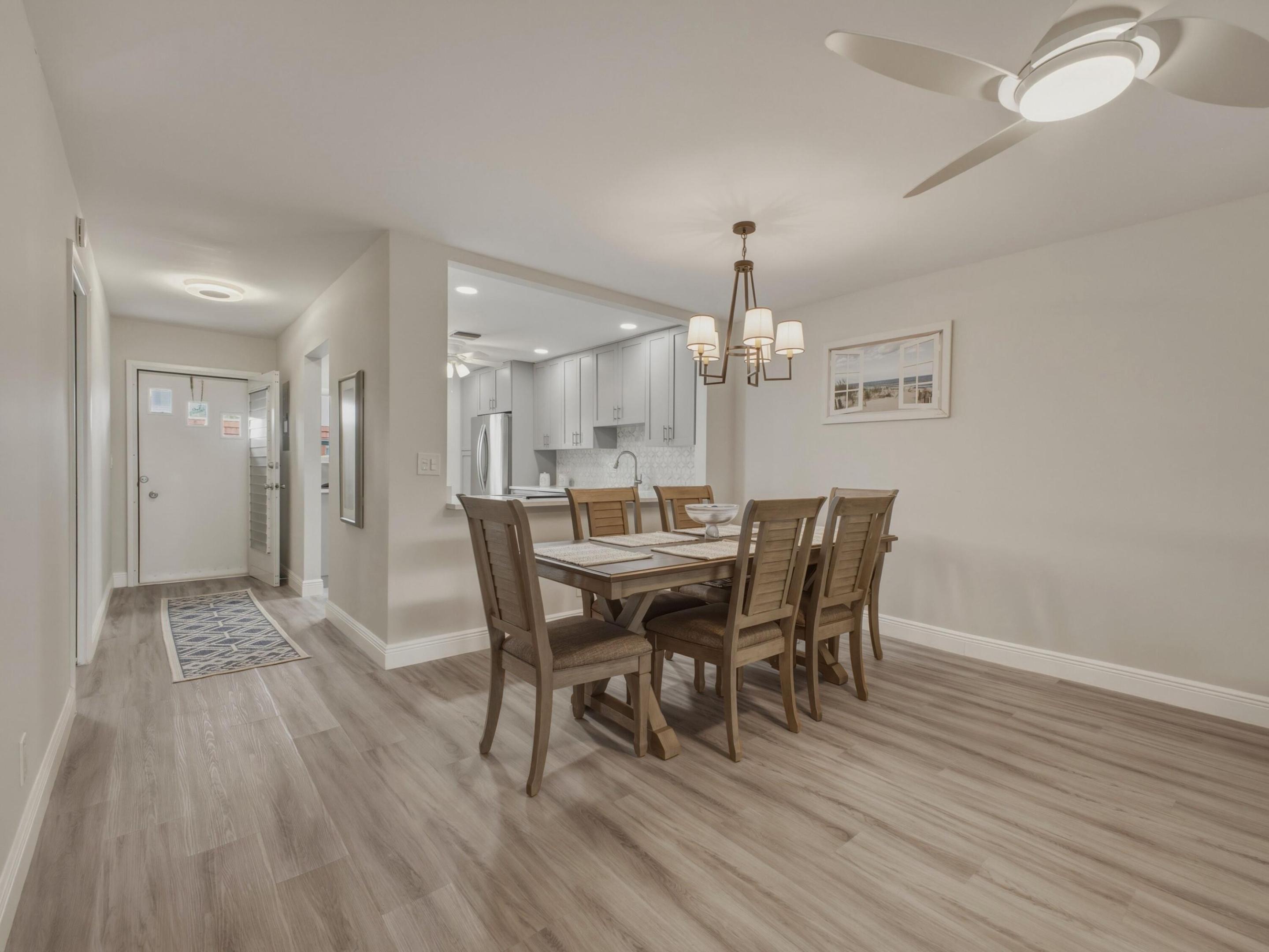 CRESTHAVEN TOWNHOMES SEC 4 CONDO - Residential